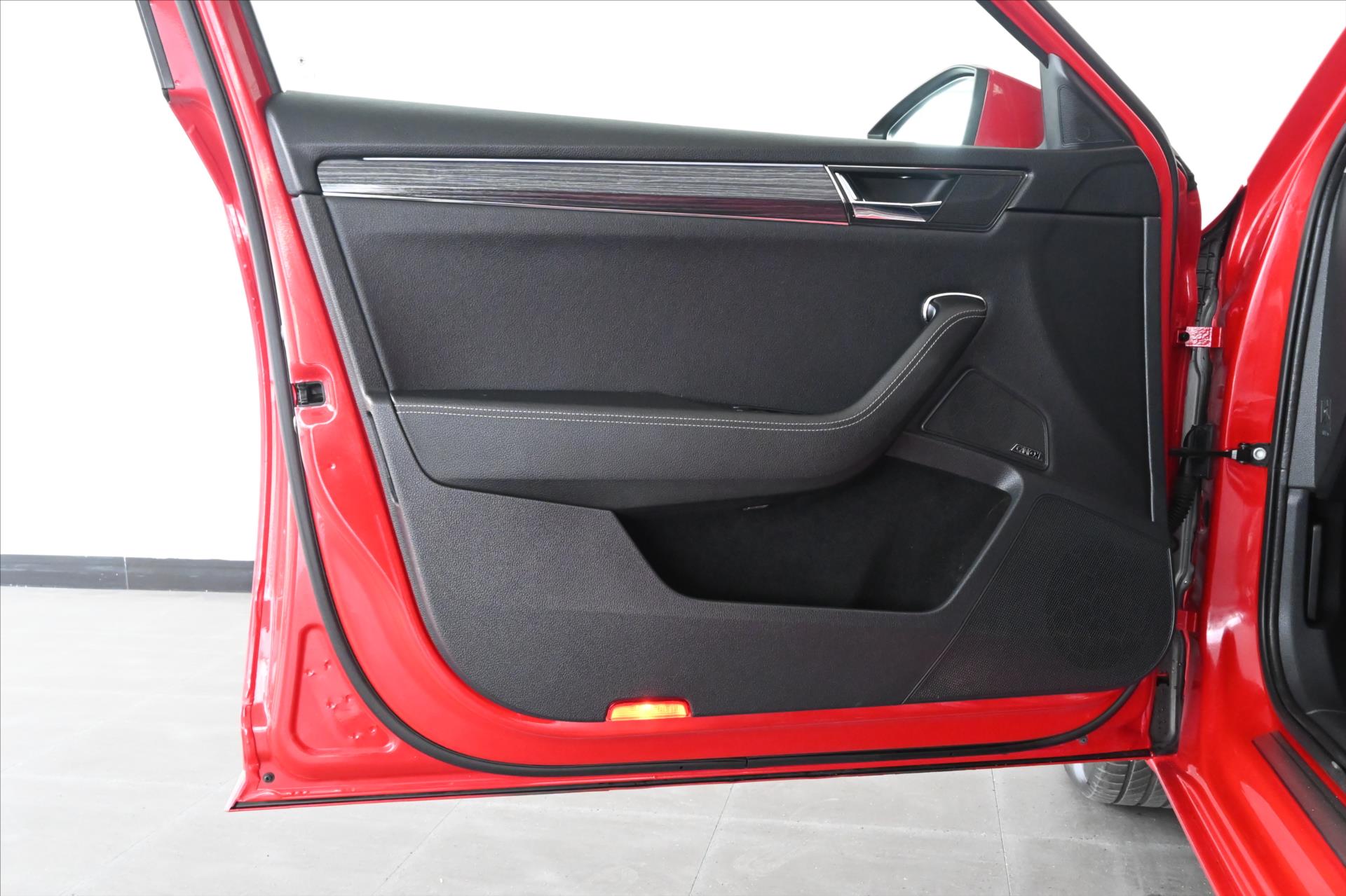 Hlavní fotografie vozu Škoda Superb 2,0 TDI 110kW*DSG*STYLE*Záruka až 5 let (26)