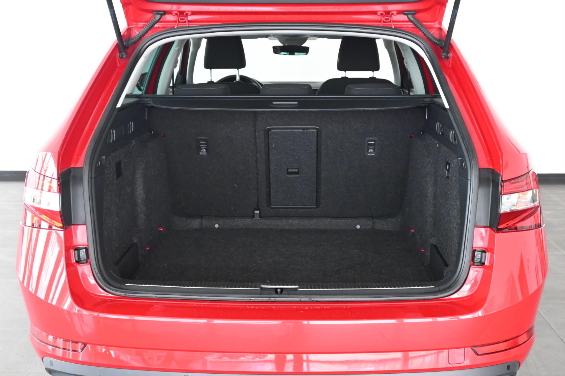 Hlavní fotografie vozu Škoda Superb 2,0 TDI 110kW*DSG*STYLE*Záruka až 5 let (6)