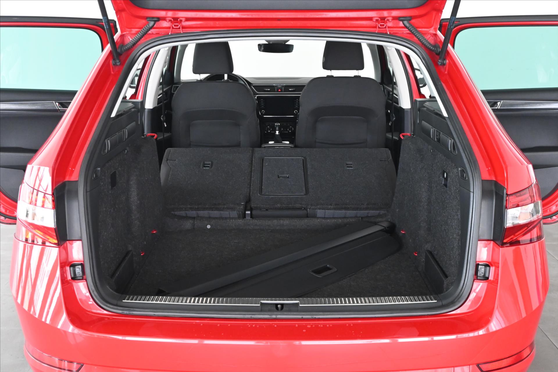 Hlavní fotografie vozu Škoda Superb 2,0 TDI 110kW*DSG*STYLE*Záruka až 5 let (7)