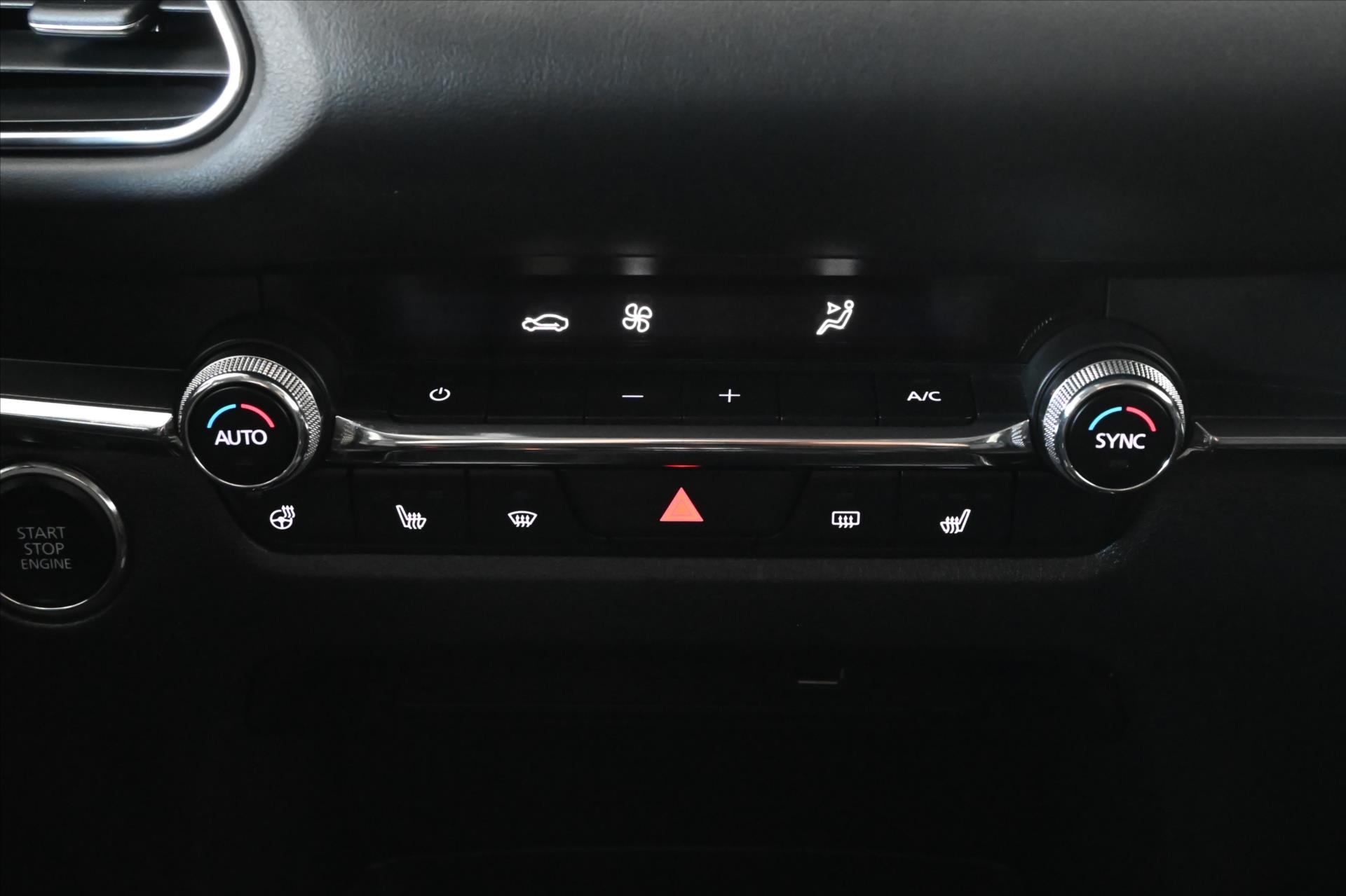 Hlavní fotografie vozu Mazda CX-30 2,0 Skyactiv-X 132 kW Luxury Záruka až 5 let (22)