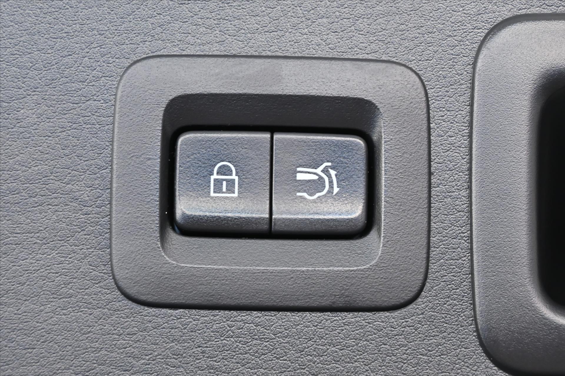 Hlavní fotografie vozu Mazda CX-30 2,0 Skyactiv-X 132 kW Luxury Záruka až 5 let (31)