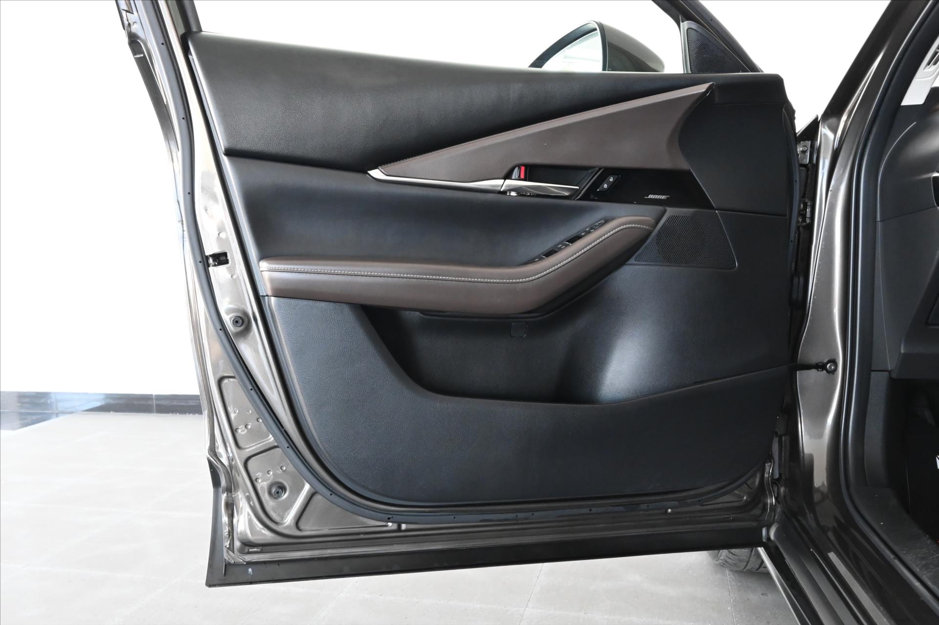 Hlavní fotografie vozu Mazda CX-30 2,0 Skyactiv-X 132kW *Luxury* Záruka až 5 let (23)