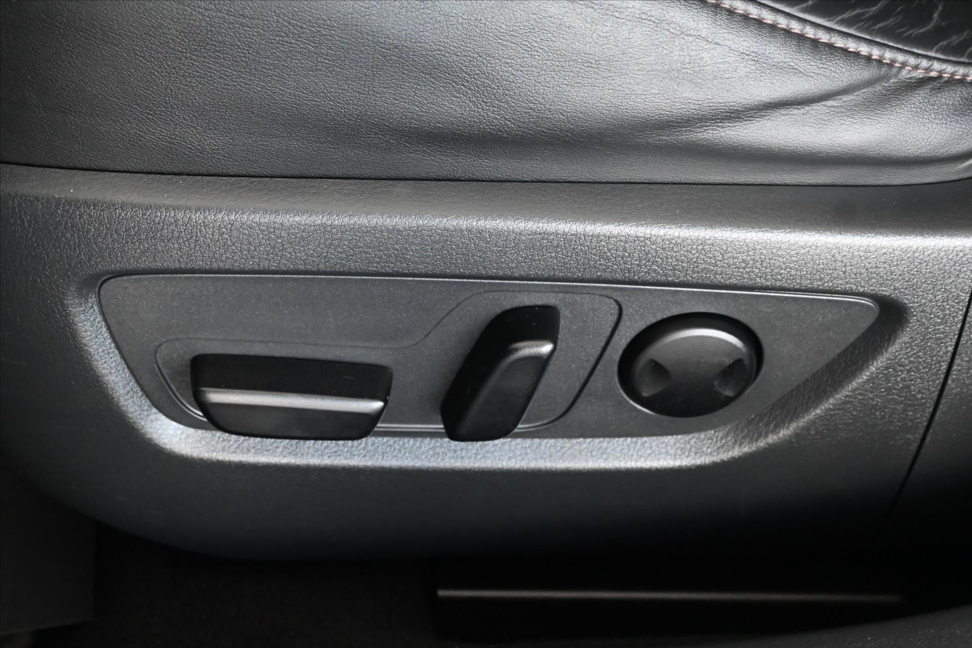 Hlavní fotografie vozu Mazda CX-30 2,0 Skyactiv-X 132kW *Luxury* Záruka až 5 let (27)