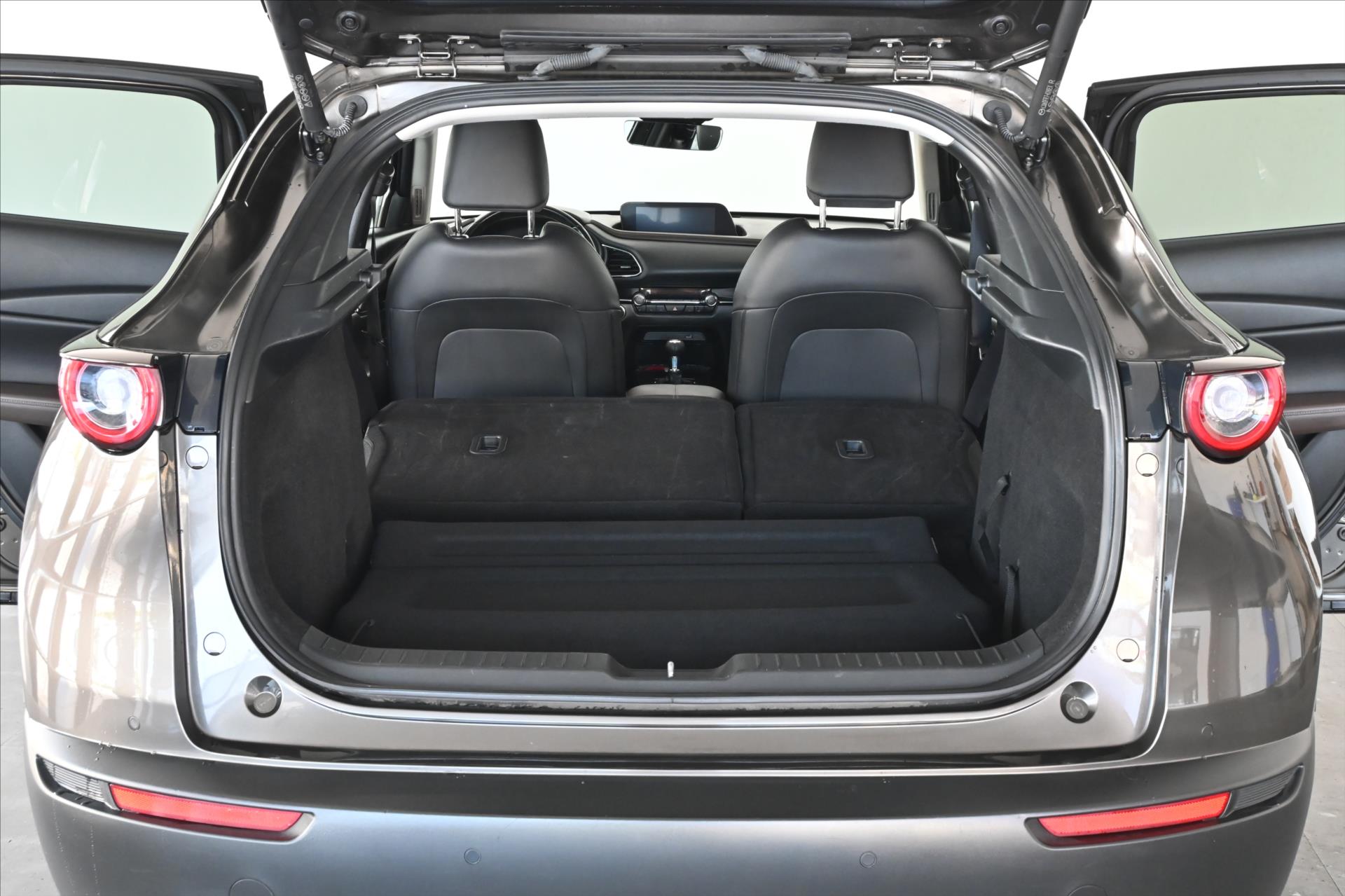 Hlavní fotografie vozu Mazda CX-30 2,0 Skyactiv-X 132kW *Luxury* Záruka až 5 let (6)