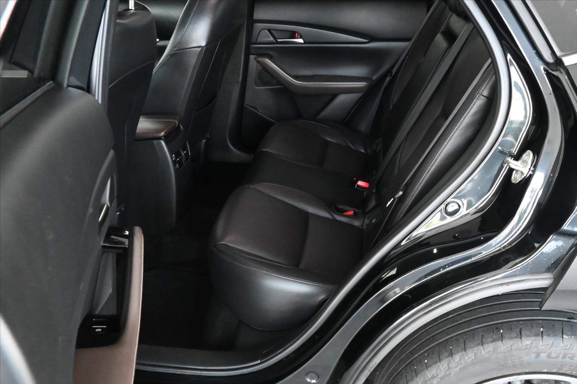 Hlavní fotografie vozu Mazda CX-30 2,0 Skyactiv-X 132 kW Luxury Záruka až 5 let (11)