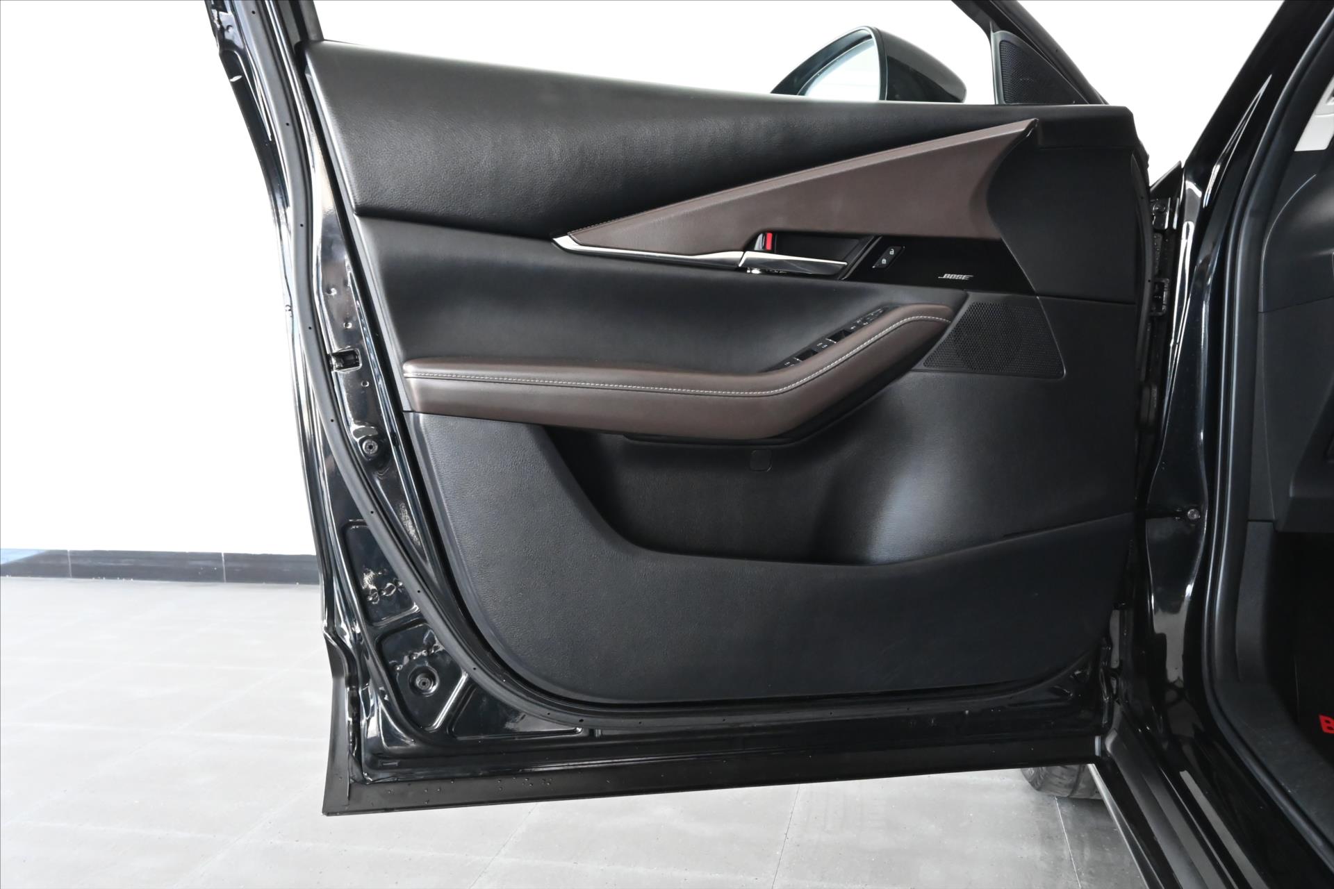 Hlavní fotografie vozu Mazda CX-30 2,0 Skyactiv-X 132 kW Luxury Záruka až 5 let (28)