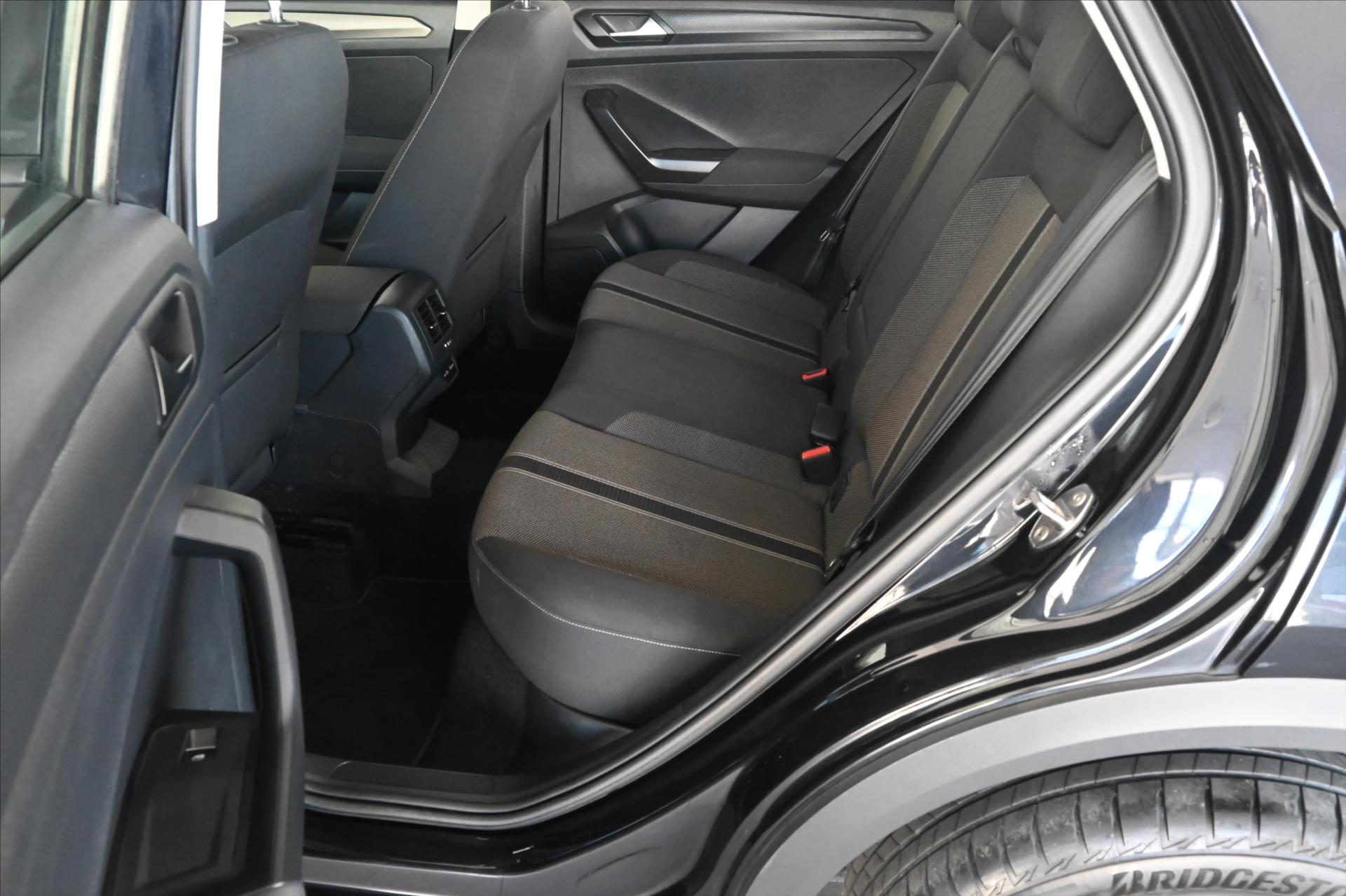 Hlavní fotografie vozu Volkswagen T-Roc 1,6 TDI 85kW COMFORTLINE Záruka až 5 let (10)