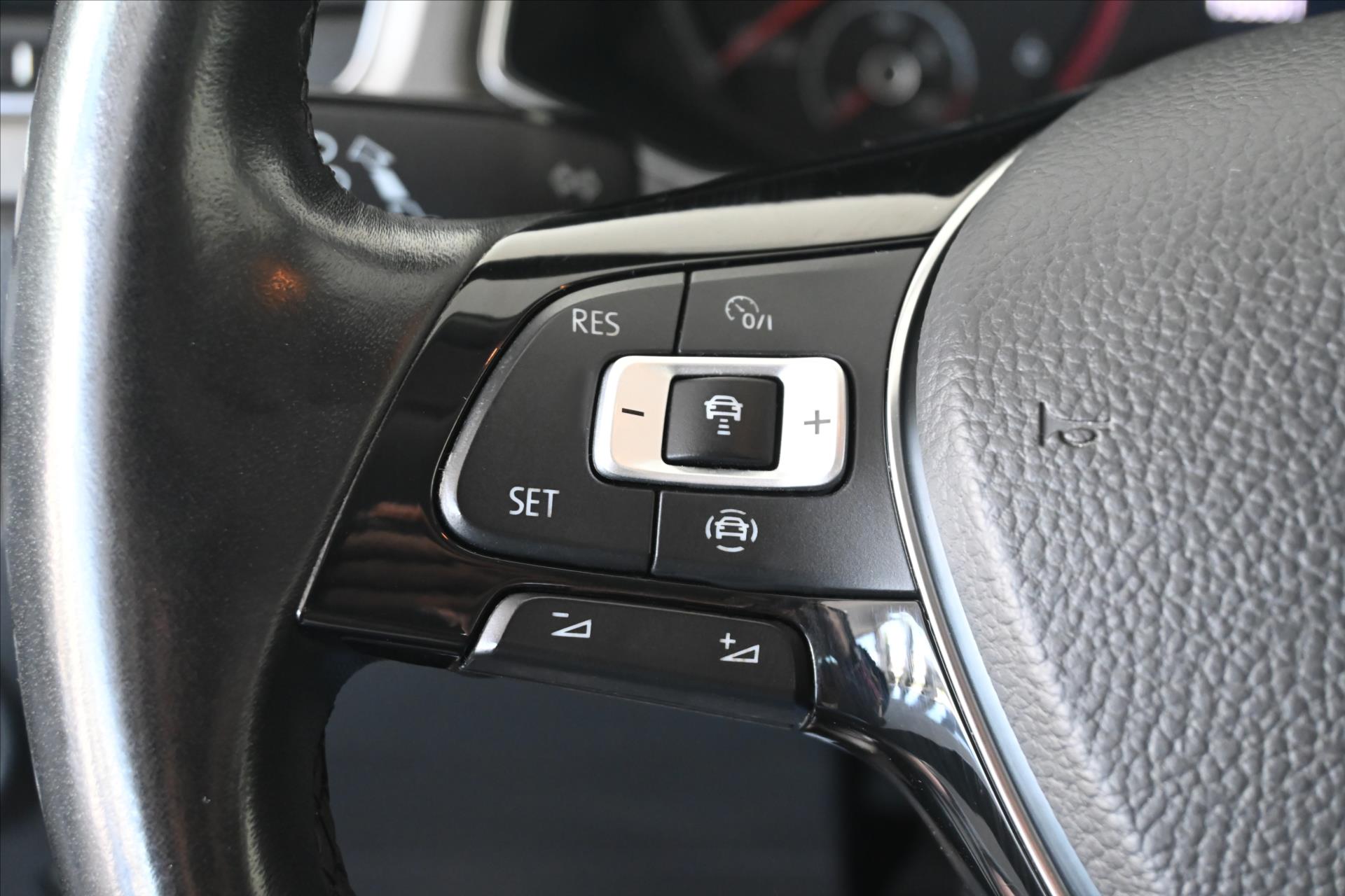 Hlavní fotografie vozu Volkswagen T-Roc 1,6 TDI 85kW COMFORTLINE Záruka až 5 let (17)