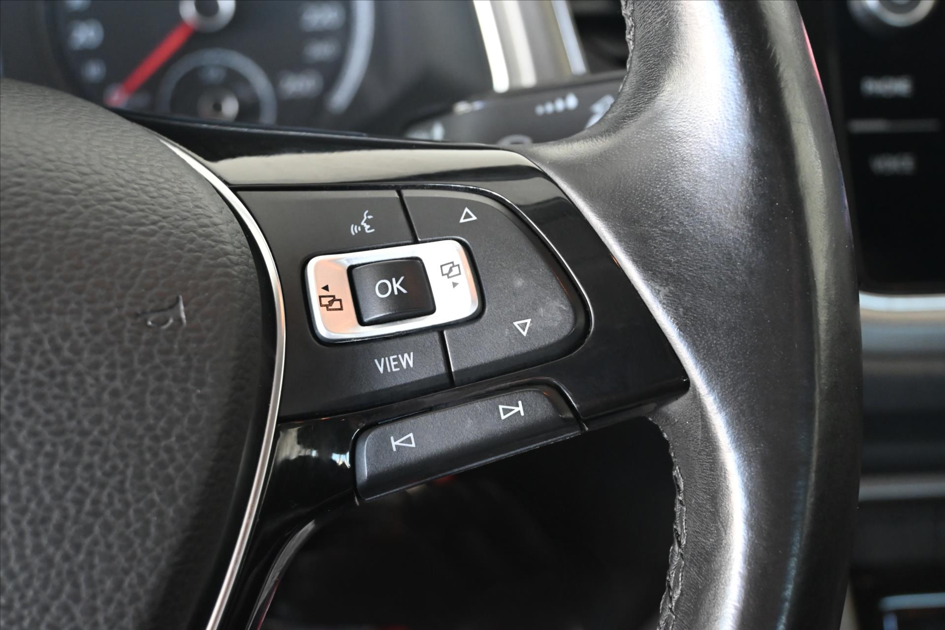 Hlavní fotografie vozu Volkswagen T-Roc 1,6 TDI 85kW COMFORTLINE Záruka až 5 let (18)