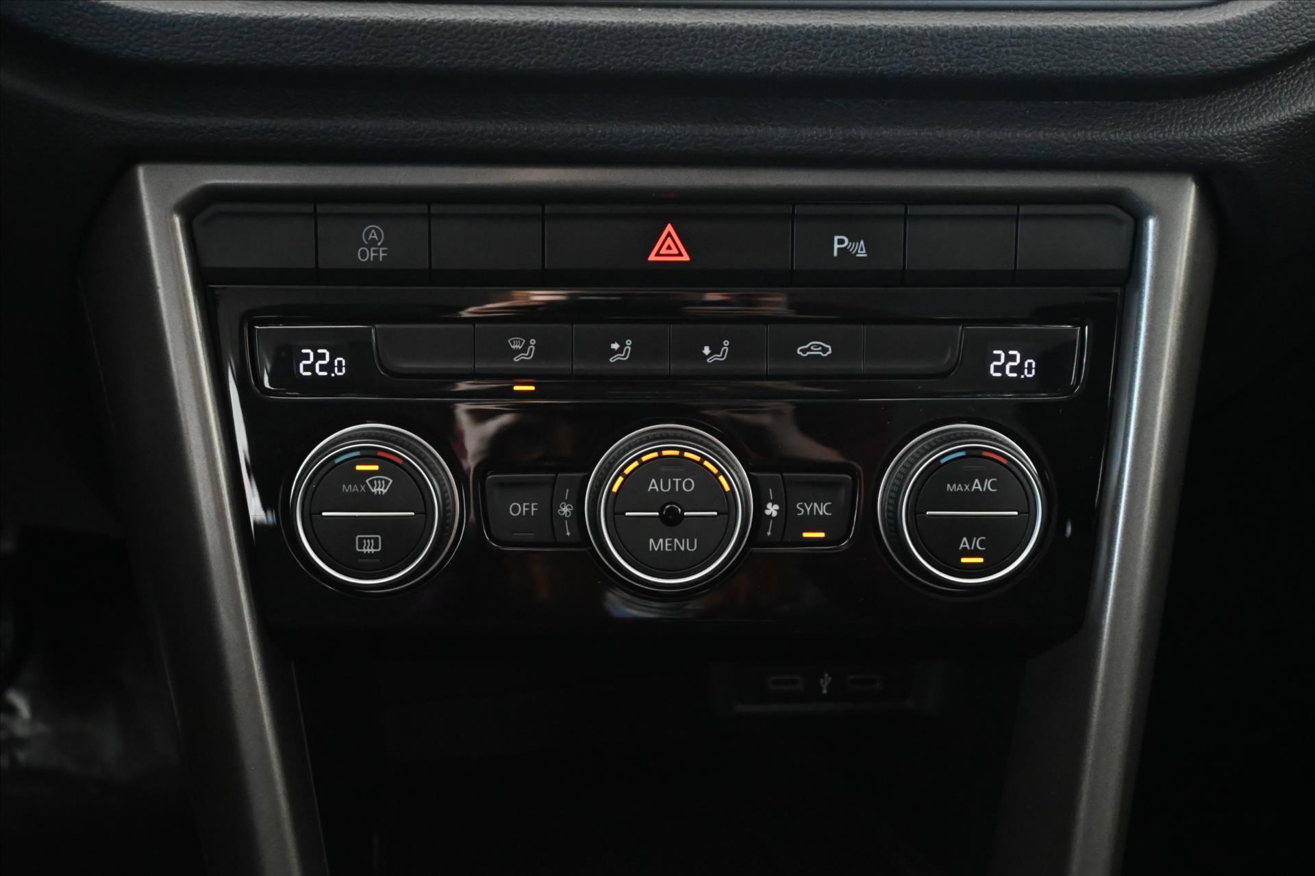 Hlavní fotografie vozu Volkswagen T-Roc 1,6 TDI 85kW COMFORTLINE Záruka až 5 let (21)