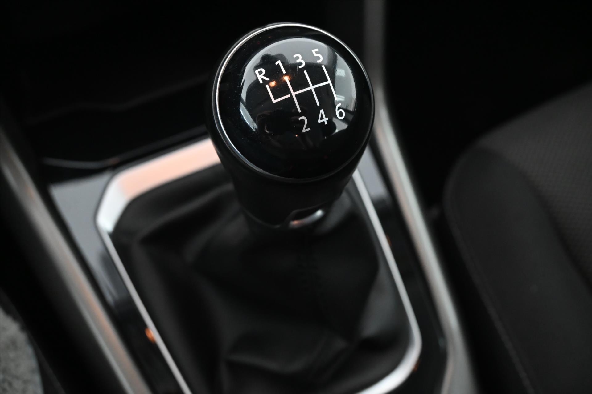 Hlavní fotografie vozu Volkswagen T-Roc 1,6 TDI 85kW COMFORTLINE Záruka až 5 let (22)