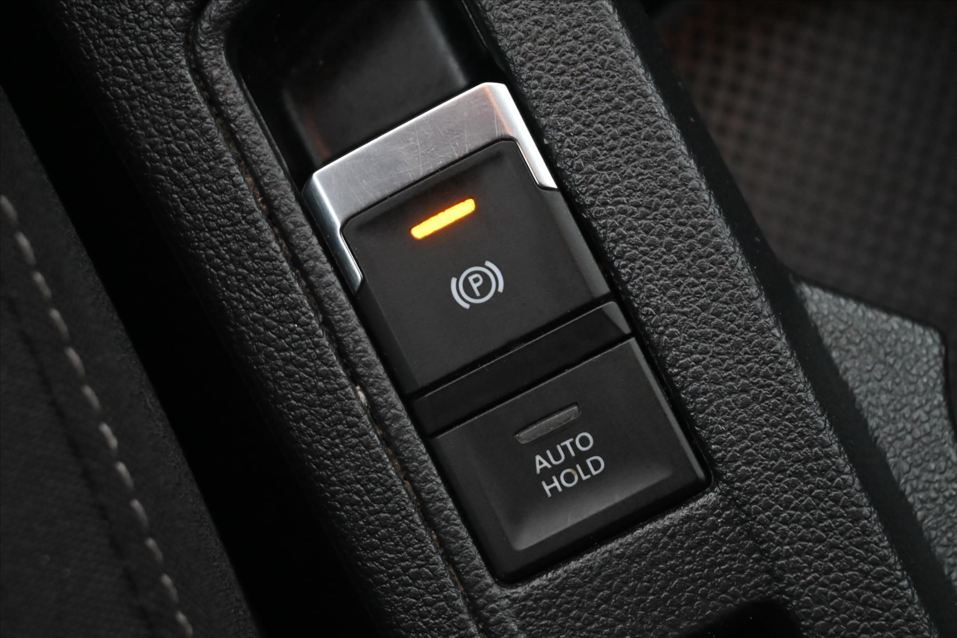 Hlavní fotografie vozu Volkswagen T-Roc 1,6 TDI 85kW COMFORTLINE Záruka až 5 let (23)