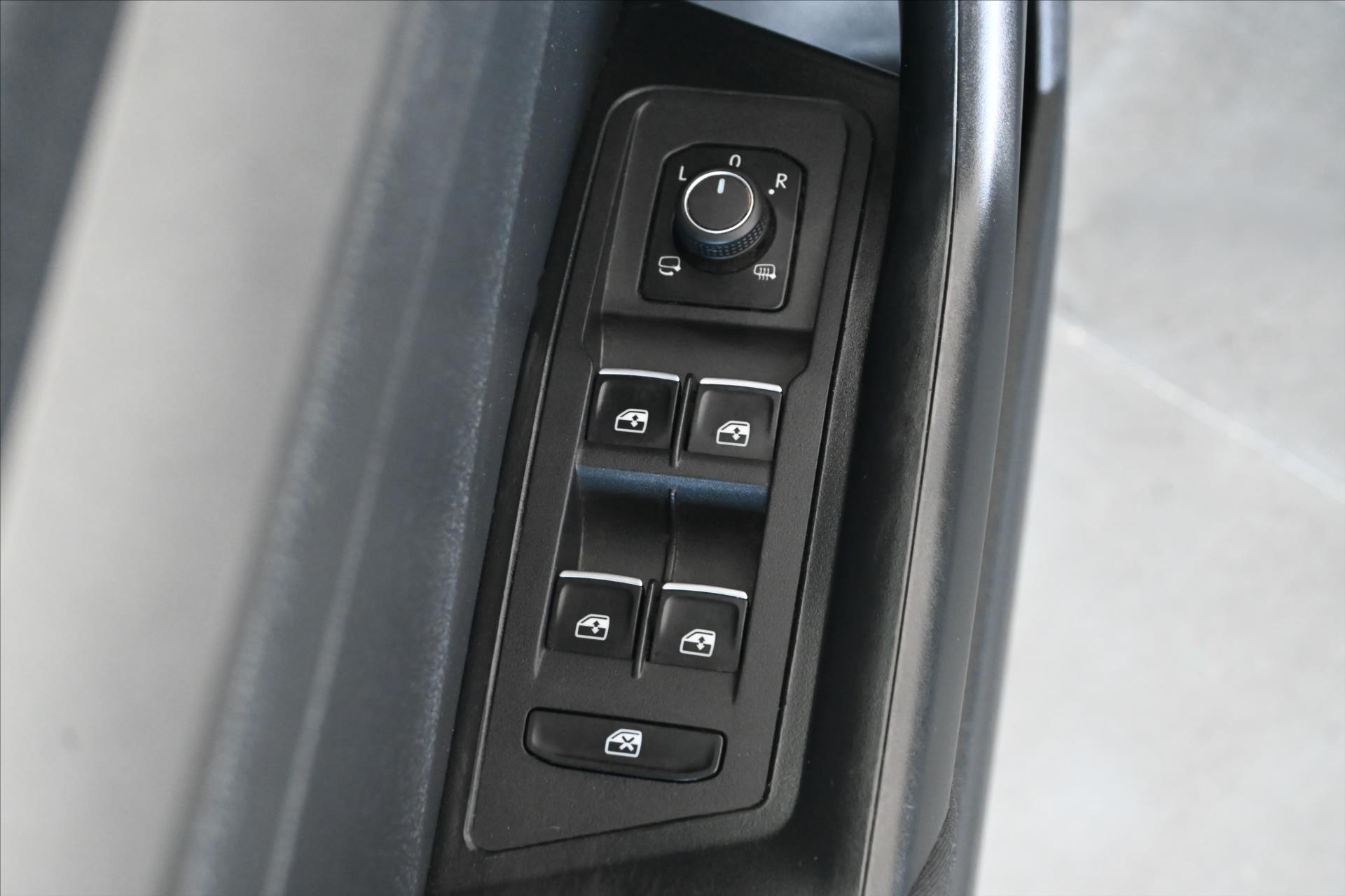 Hlavní fotografie vozu Volkswagen T-Roc 1,6 TDI 85kW COMFORTLINE Záruka až 5 let (25)