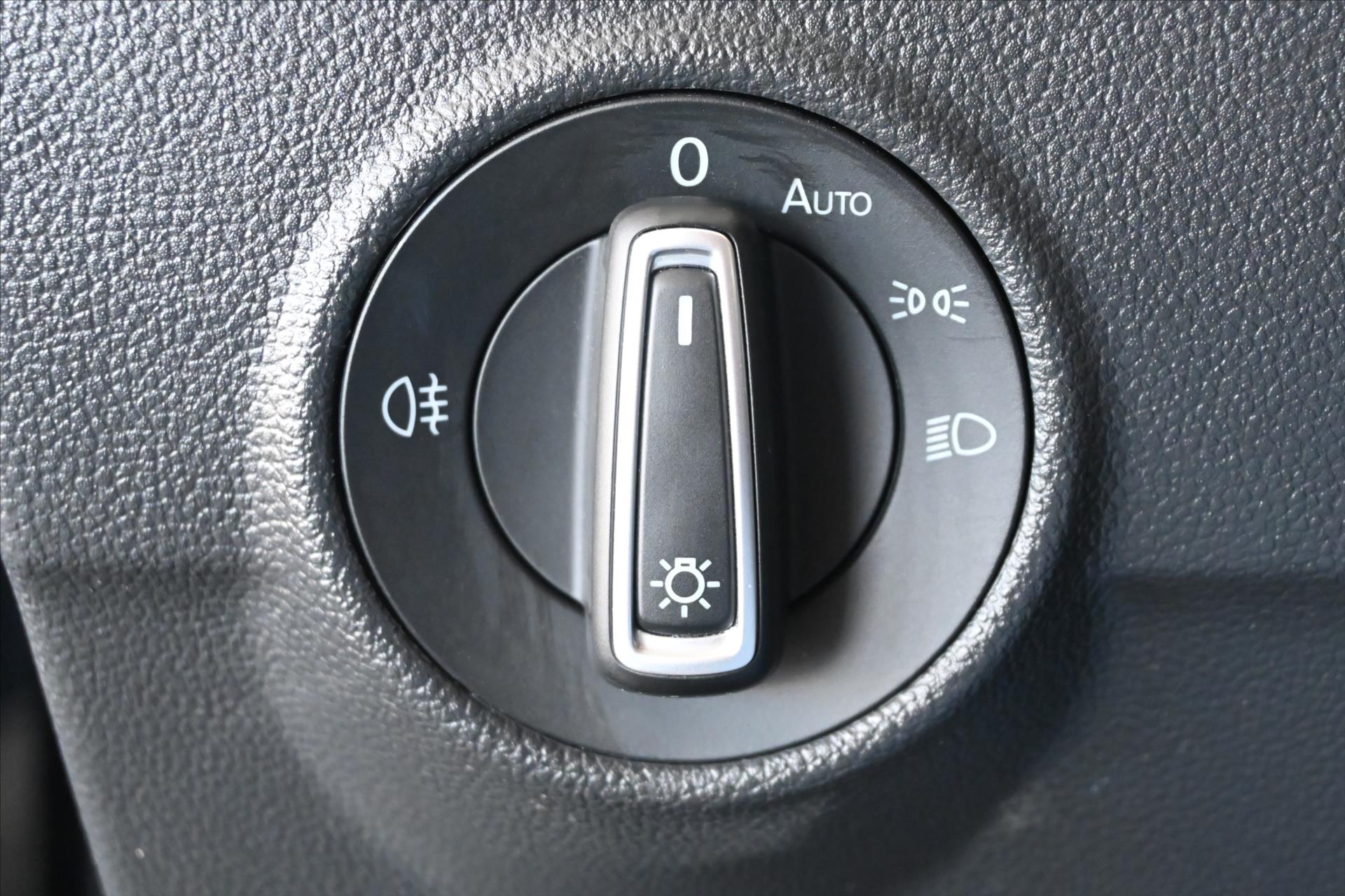 Hlavní fotografie vozu Volkswagen T-Roc 1,6 TDI 85kW COMFORTLINE Záruka až 5 let (26)