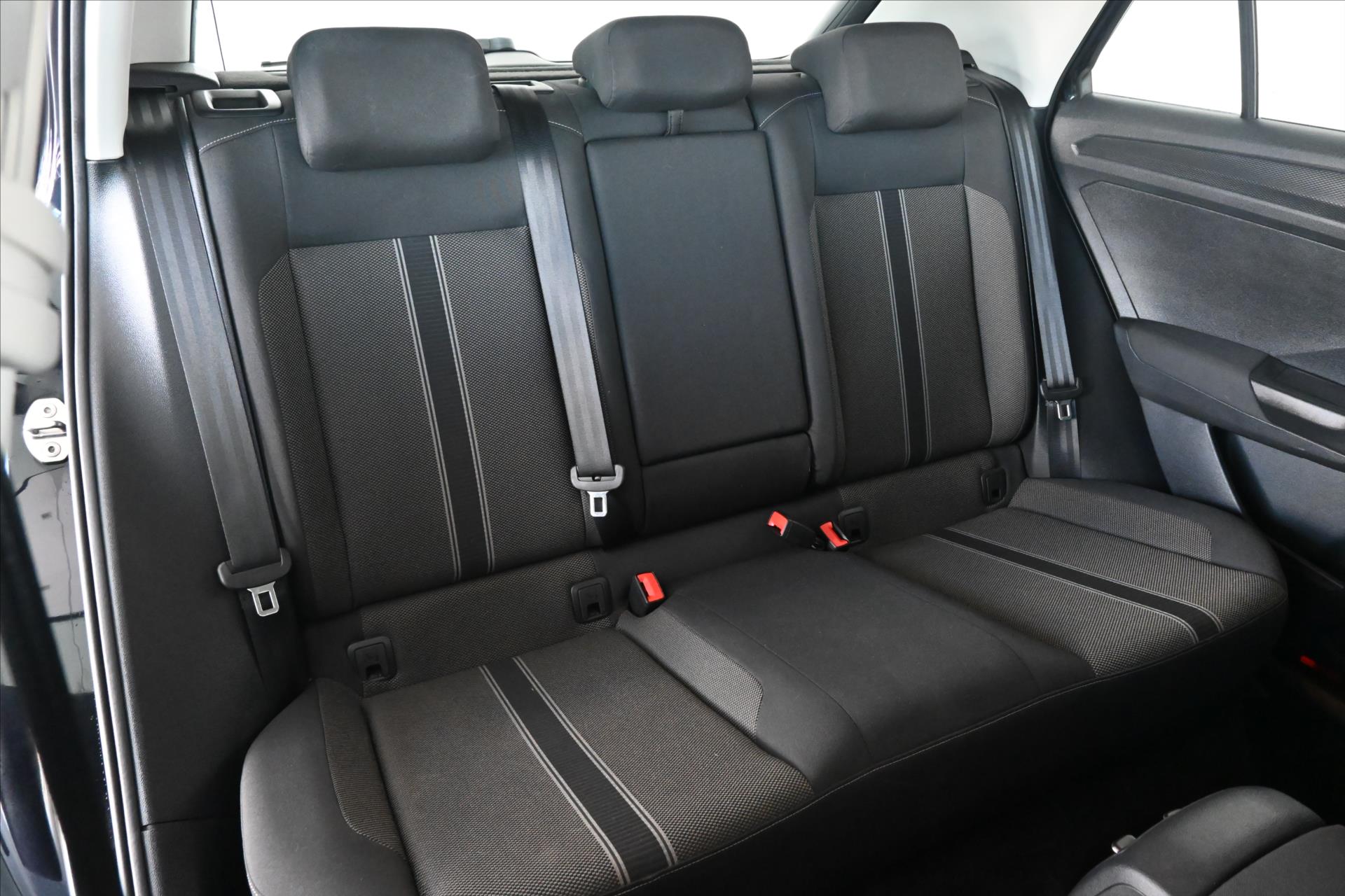 Hlavní fotografie vozu Volkswagen T-Roc 1,6 TDI 85kW COMFORTLINE Záruka až 5 let (27)