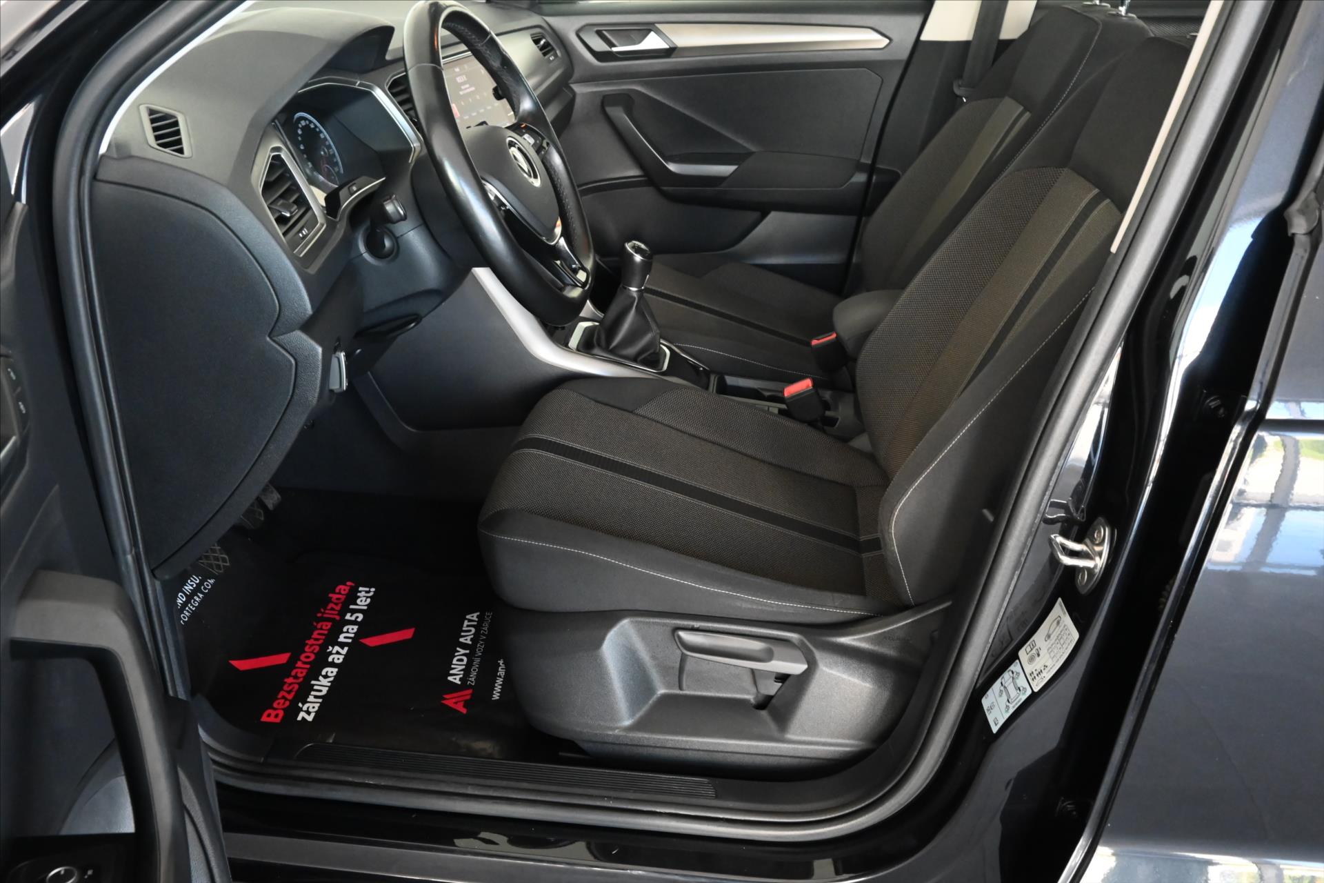 Hlavní fotografie vozu Volkswagen T-Roc 1,6 TDI 85kW COMFORTLINE Záruka až 5 let (9)