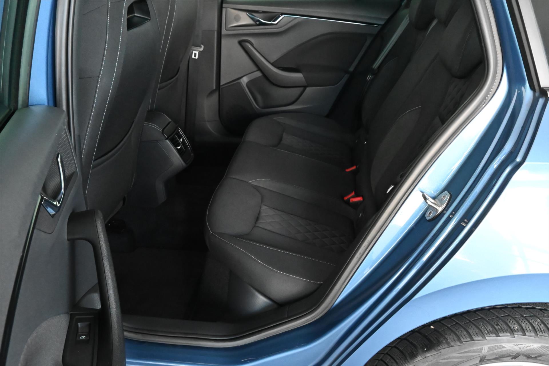 Hlavní fotografie vozu Škoda Kamiq 1,0 TSi 81 kW*Sport Business*Záruka až 5 let (10)