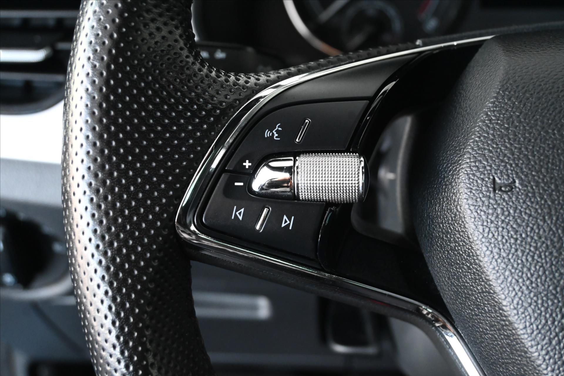 Hlavní fotografie vozu Škoda Kamiq 1,0 TSi 81 kW*Sport Business*Záruka až 5 let (17)