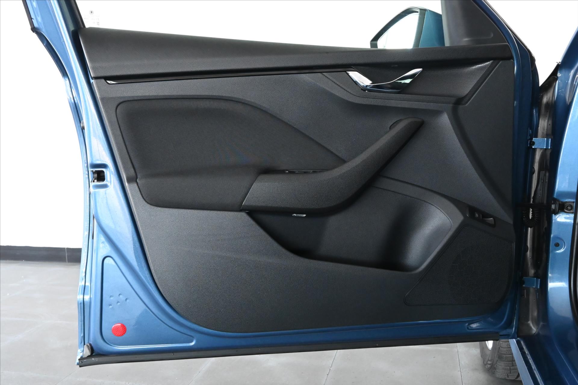 Hlavní fotografie vozu Škoda Kamiq 1,0 TSi 81 kW*Sport Business*Záruka až 5 let (24)