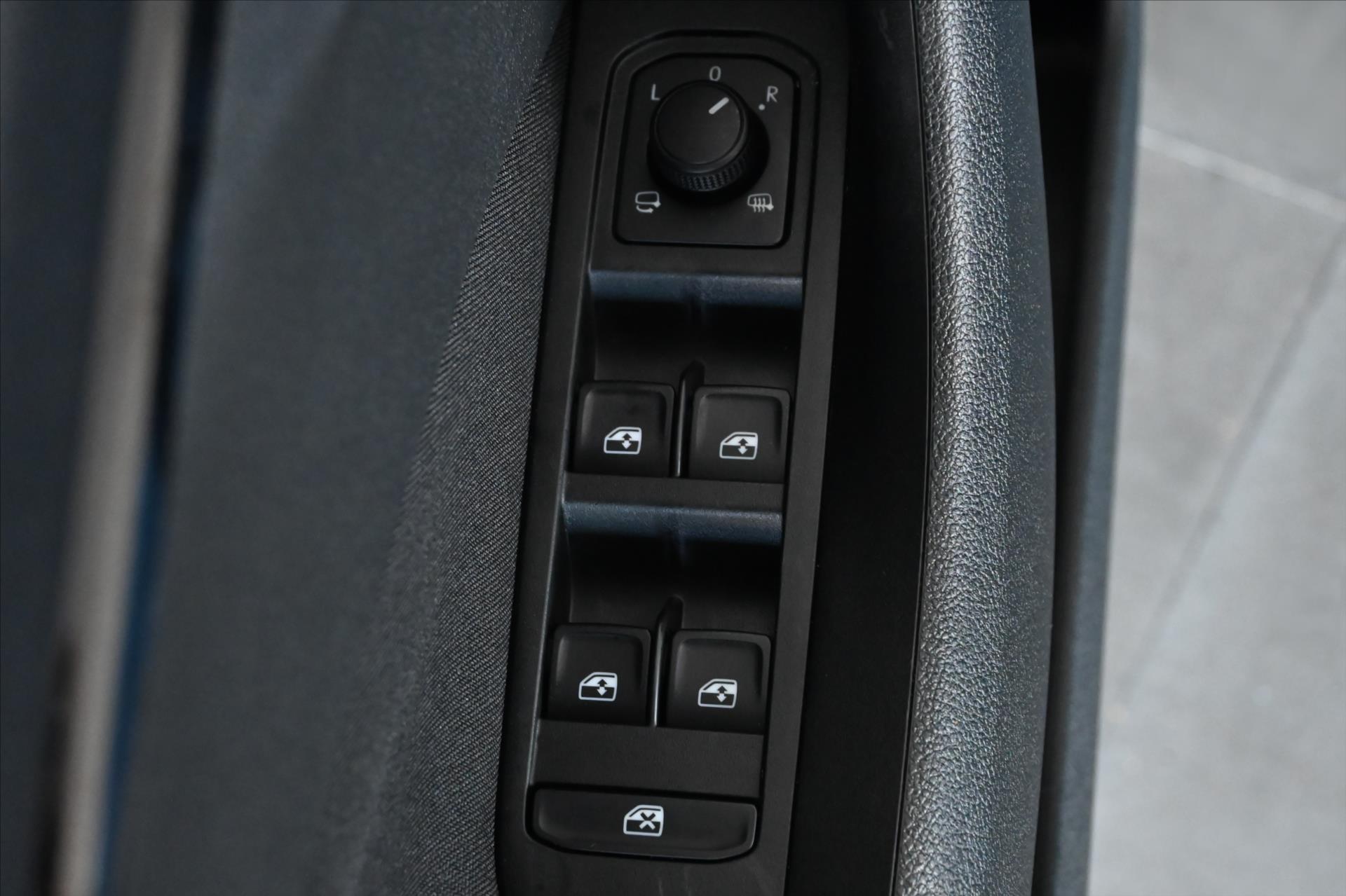 Hlavní fotografie vozu Škoda Kamiq 1,0 TSi 81 kW*Sport Business*Záruka až 5 let (25)