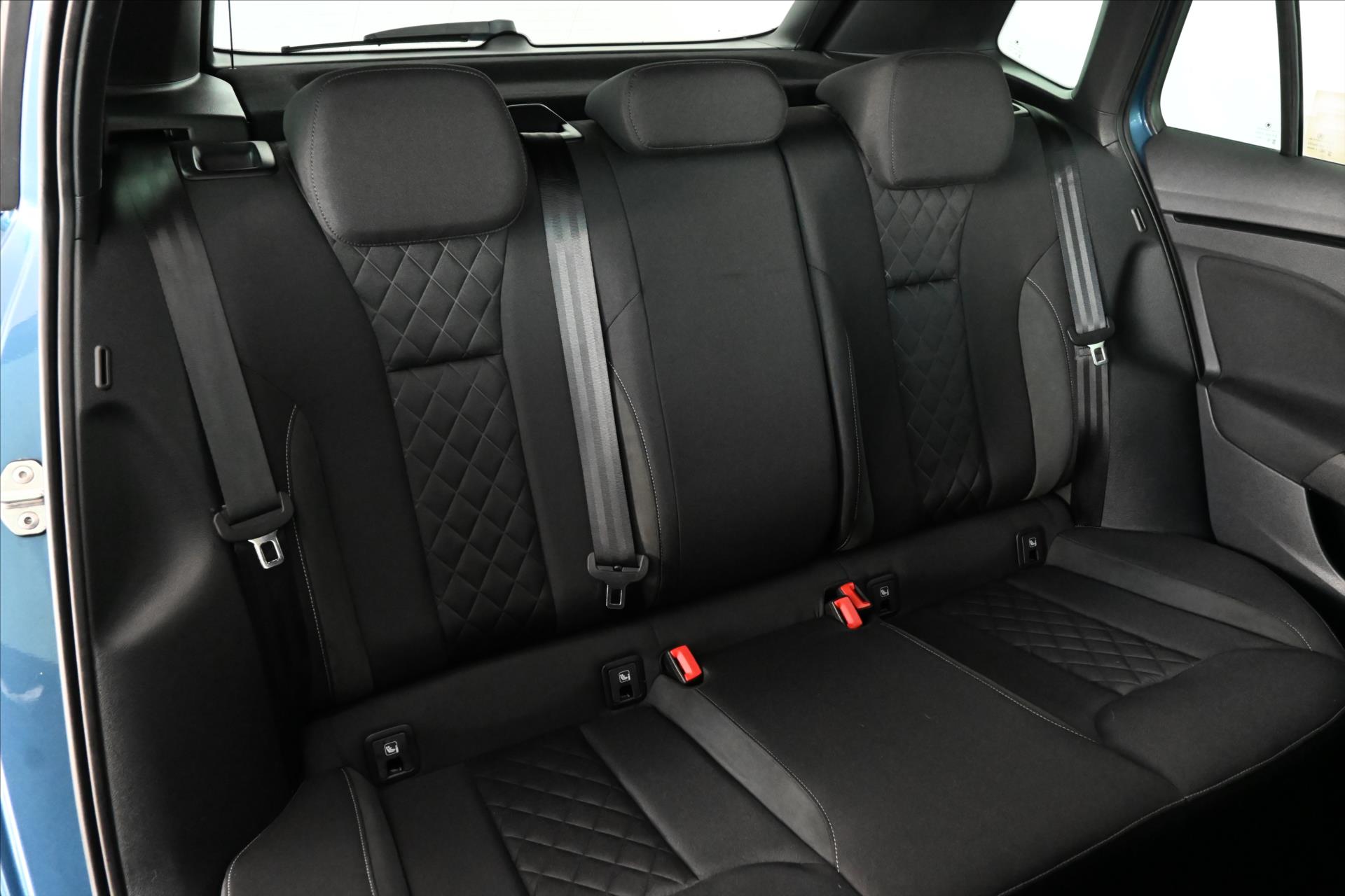 Hlavní fotografie vozu Škoda Kamiq 1,0 TSi 81 kW*Sport Business*Záruka až 5 let (27)