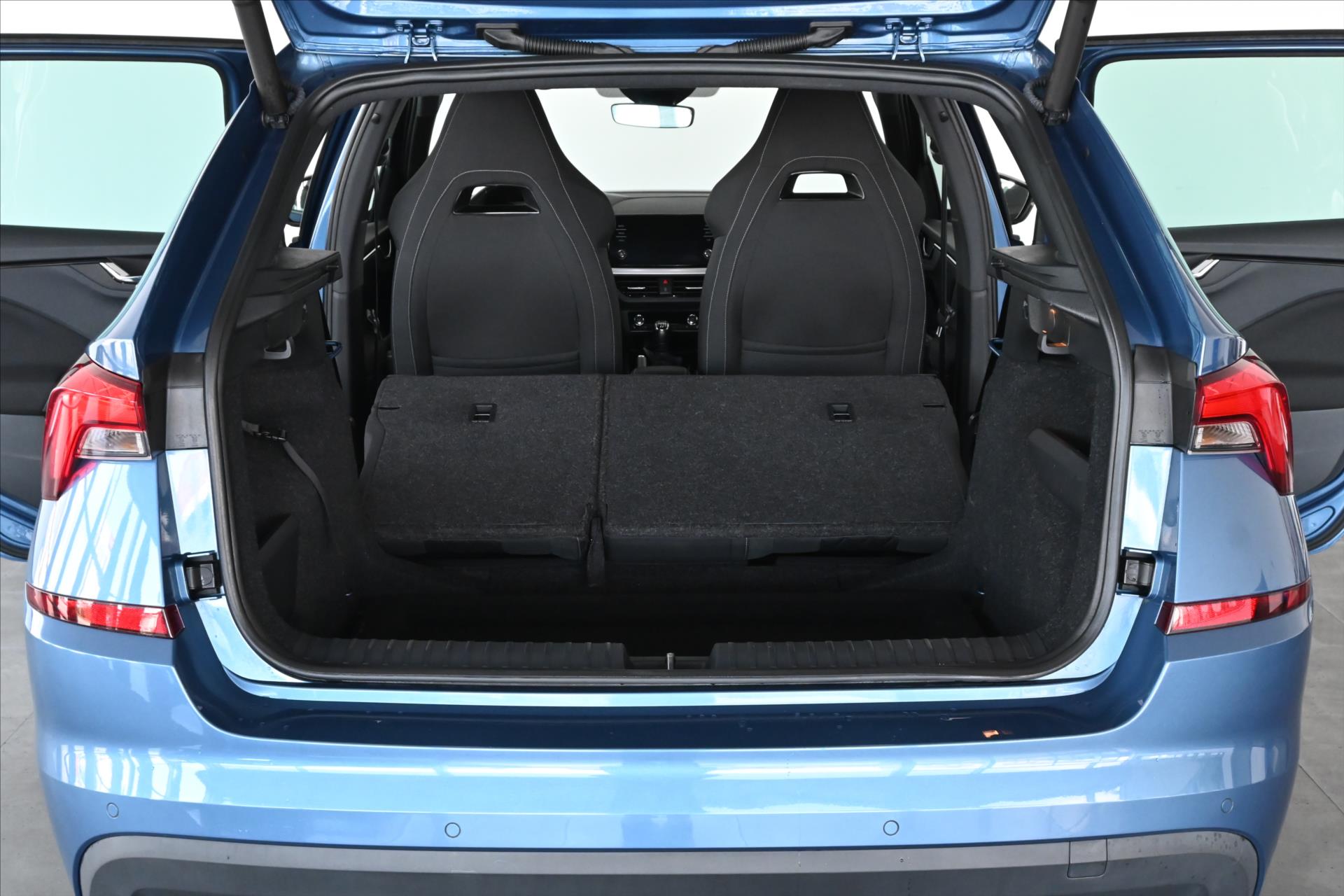 Hlavní fotografie vozu Škoda Kamiq 1,0 TSi 81 kW*Sport Business*Záruka až 5 let (7)