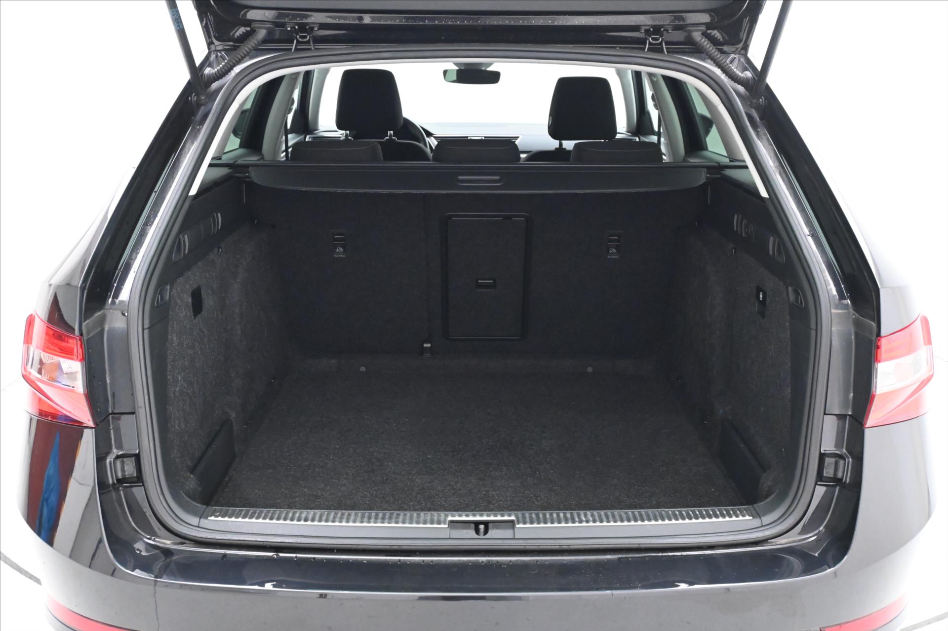 Hlavní fotografie vozu Škoda Superb 2,0 TDI 110 kW DSG Style Záruka až 5 let (11)