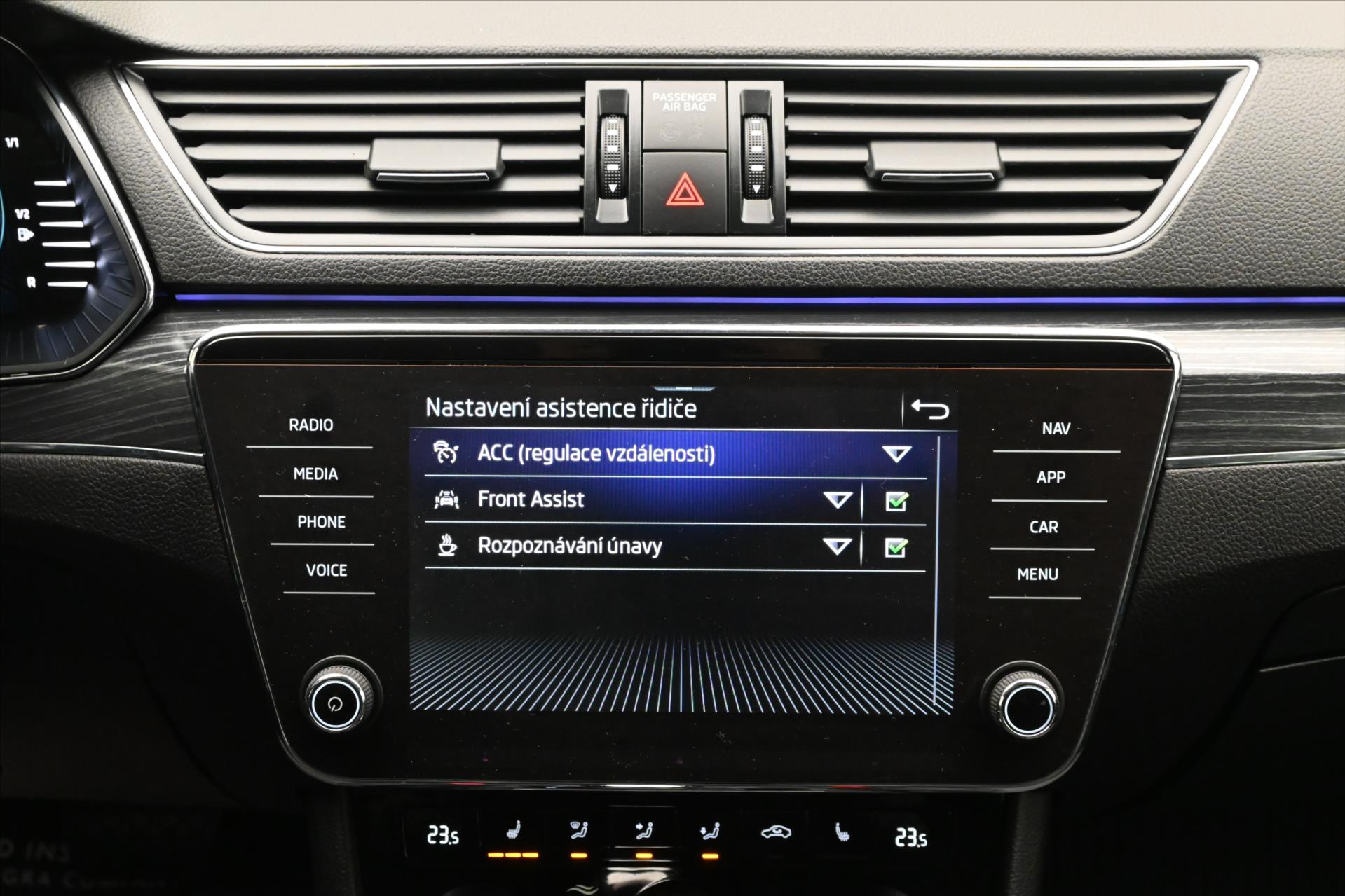 Hlavní fotografie vozu Škoda Superb 2,0 TDI 110 kW DSG Style Záruka až 5 let (22)