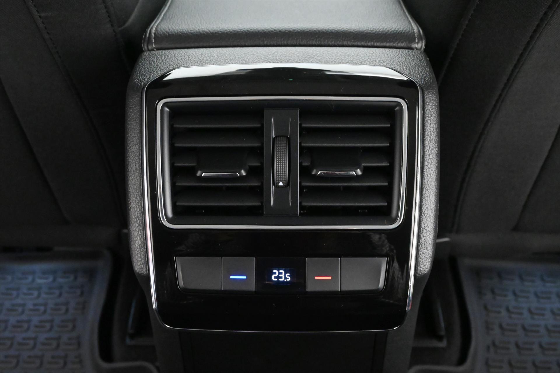 Hlavní fotografie vozu Škoda Superb 2,0 TDI 110 kW DSG Style Záruka až 5 let (24)