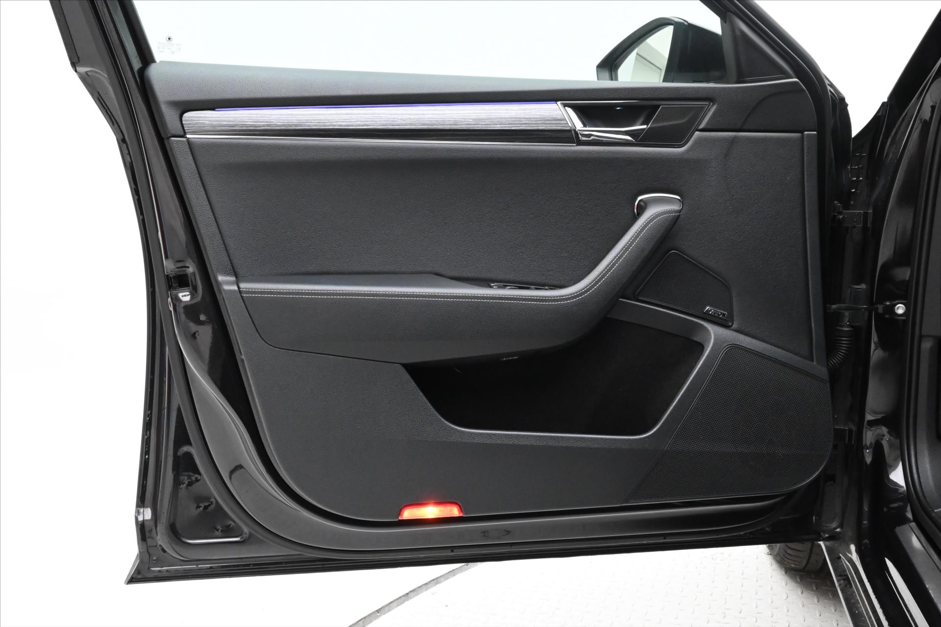 Hlavní fotografie vozu Škoda Superb 2,0 TDI 110 kW DSG Style Záruka až 5 let (26)