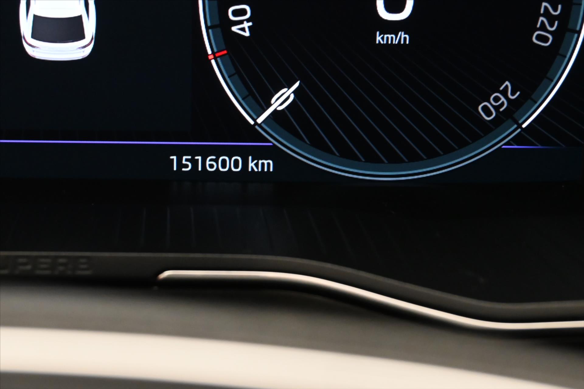 Hlavní fotografie vozu Škoda Superb 2,0 TDi 110kW DSG *Style* Záruka až 5 let (17)