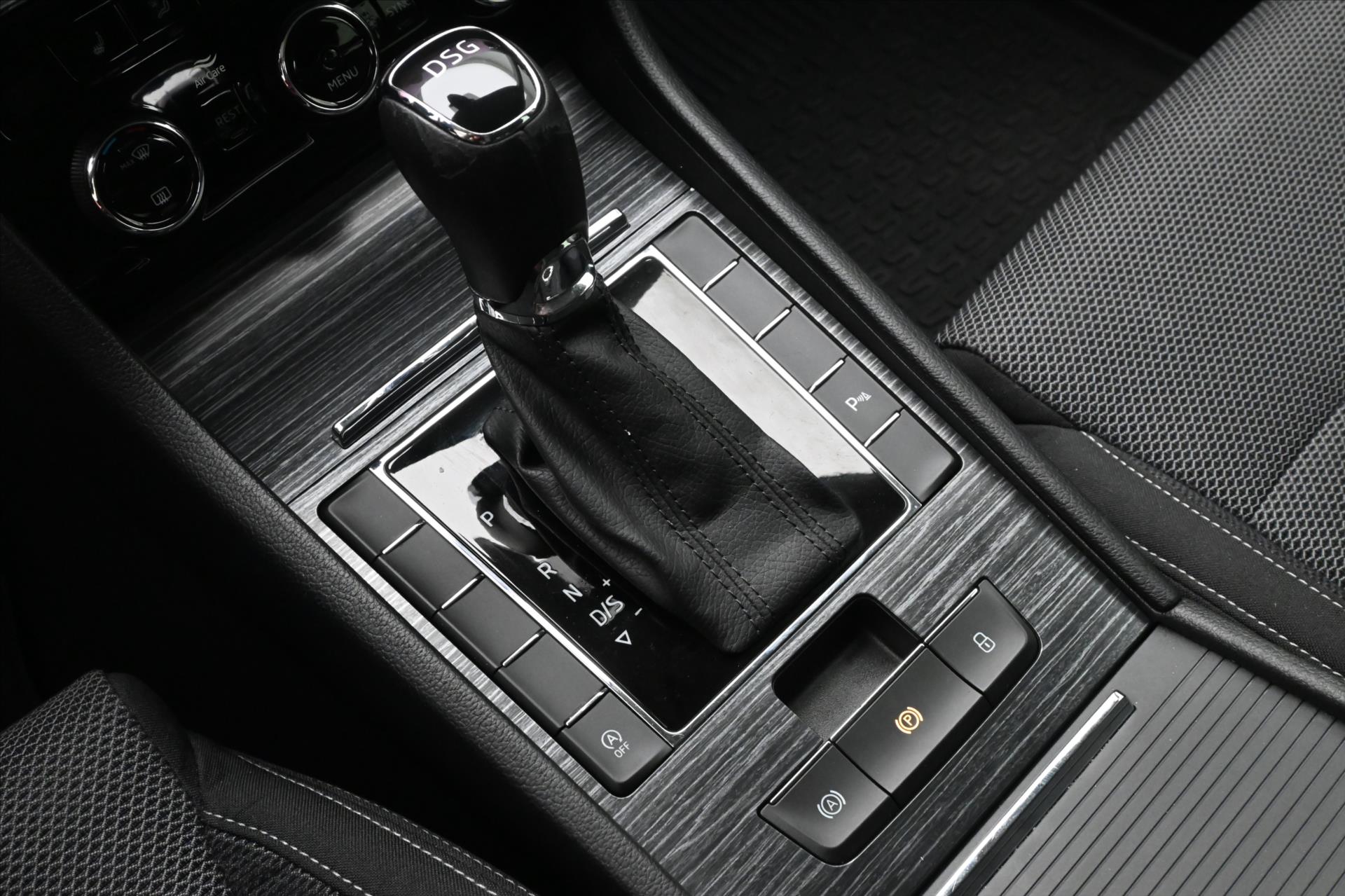 Hlavní fotografie vozu Škoda Superb 2,0 TDi 110kW DSG *Style* Záruka až 5 let (24)