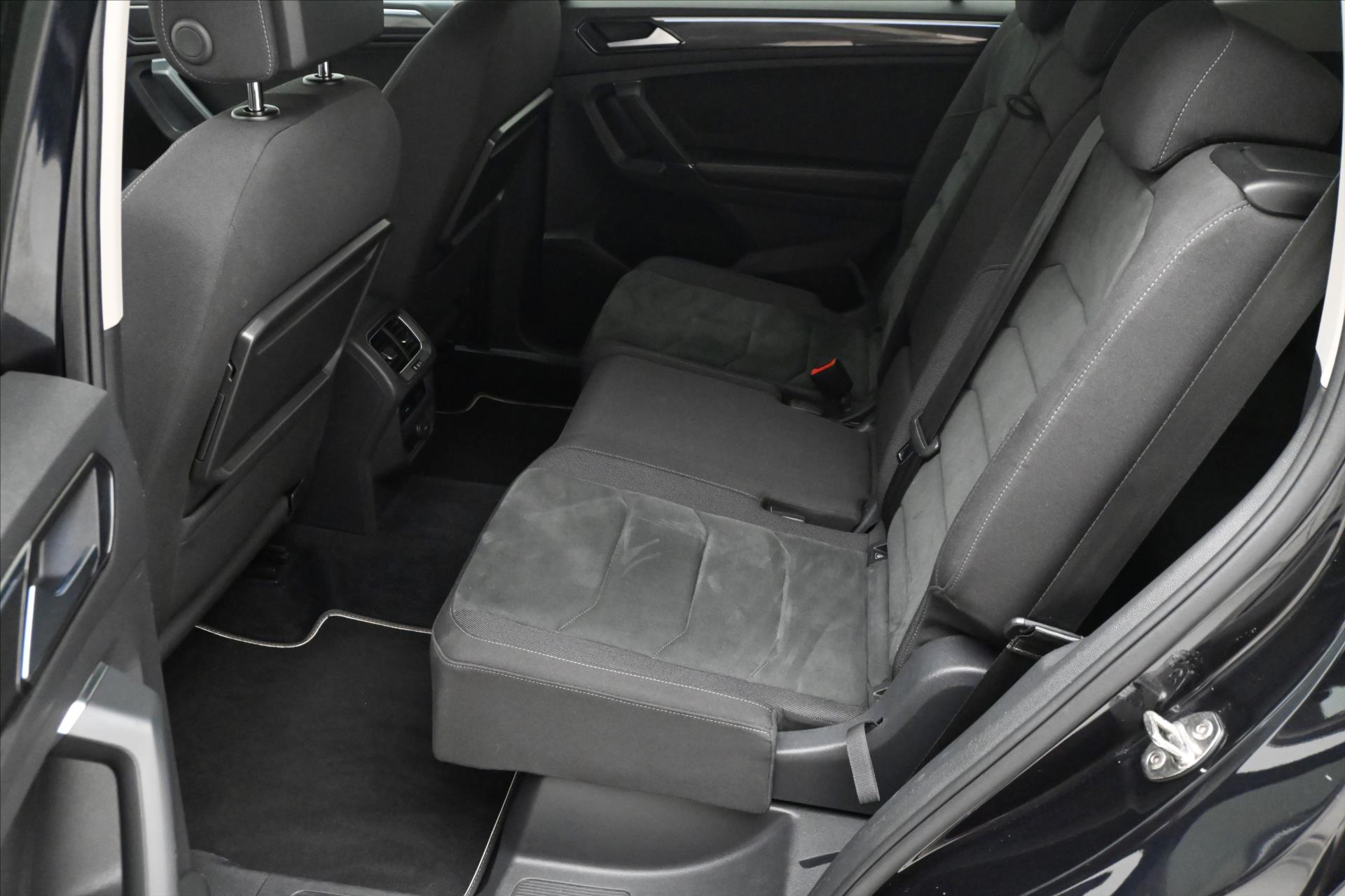 Main photo of the car Volkswagen Tiguan allspace 2.0 TDI 140 kW 4x4 DSG 7 seats Warranty up to 5 years (15)