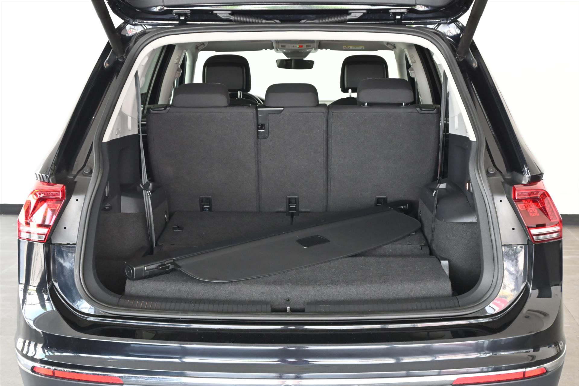 Main photo of the car Volkswagen Tiguan allspace 2.0 TDI 140 kW 4x4 DSG 7 seats Warranty up to 5 years (8)