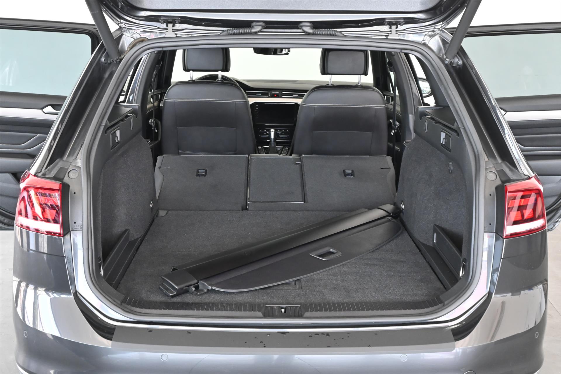 Hlavní fotografie vozu Volkswagen Passat 2,0 TDI 147 kW DSG Elegance Záruka až 5 let (7)