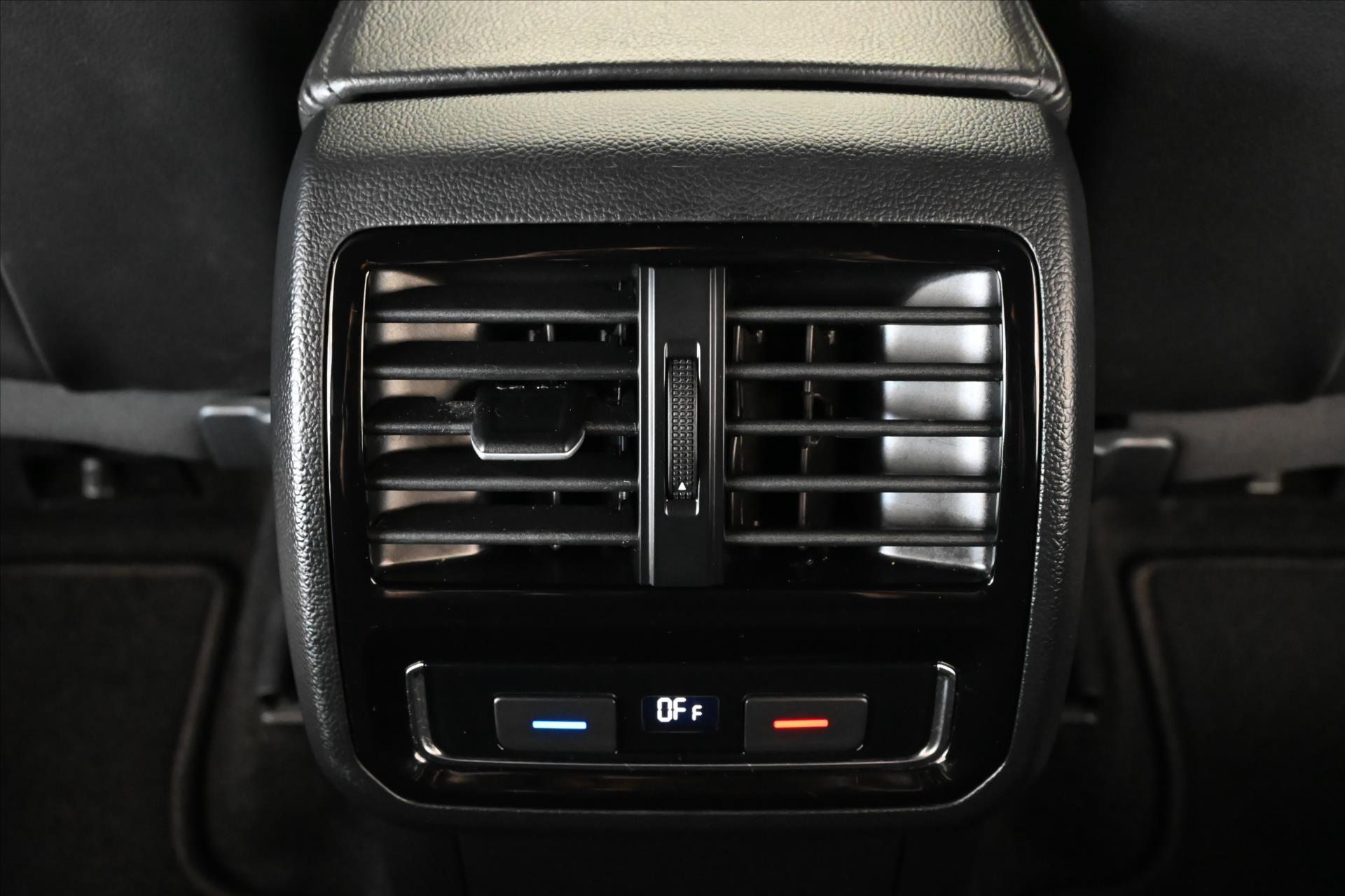 Hlavní fotografie vozu Volkswagen Passat 2,0 TDI 147 kW DSG Elegance Záruka až 5 let (23)