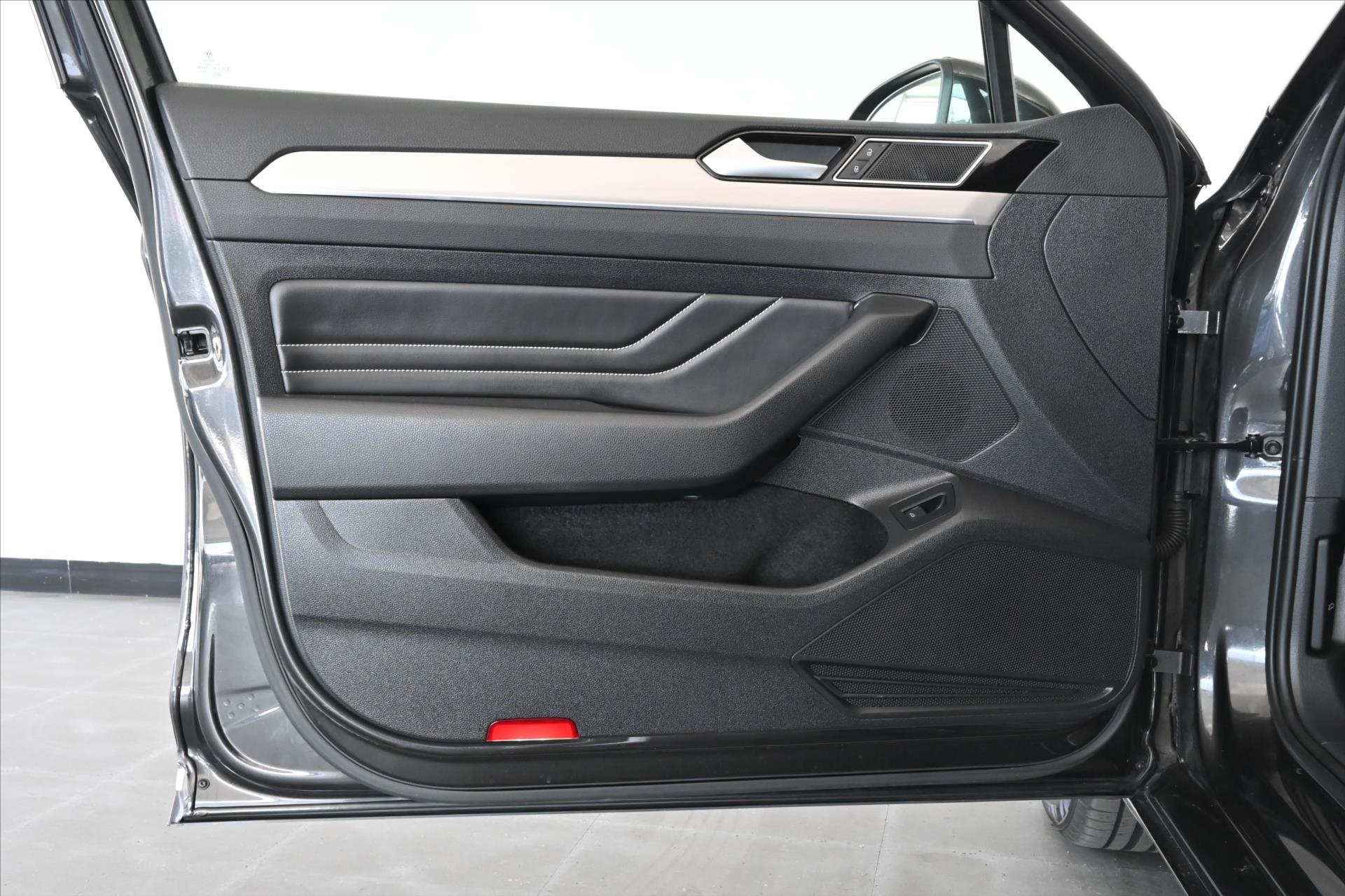 Hlavní fotografie vozu Volkswagen Passat 2,0 TDI 147 kW DSG Elegance Záruka až 5 let (26)