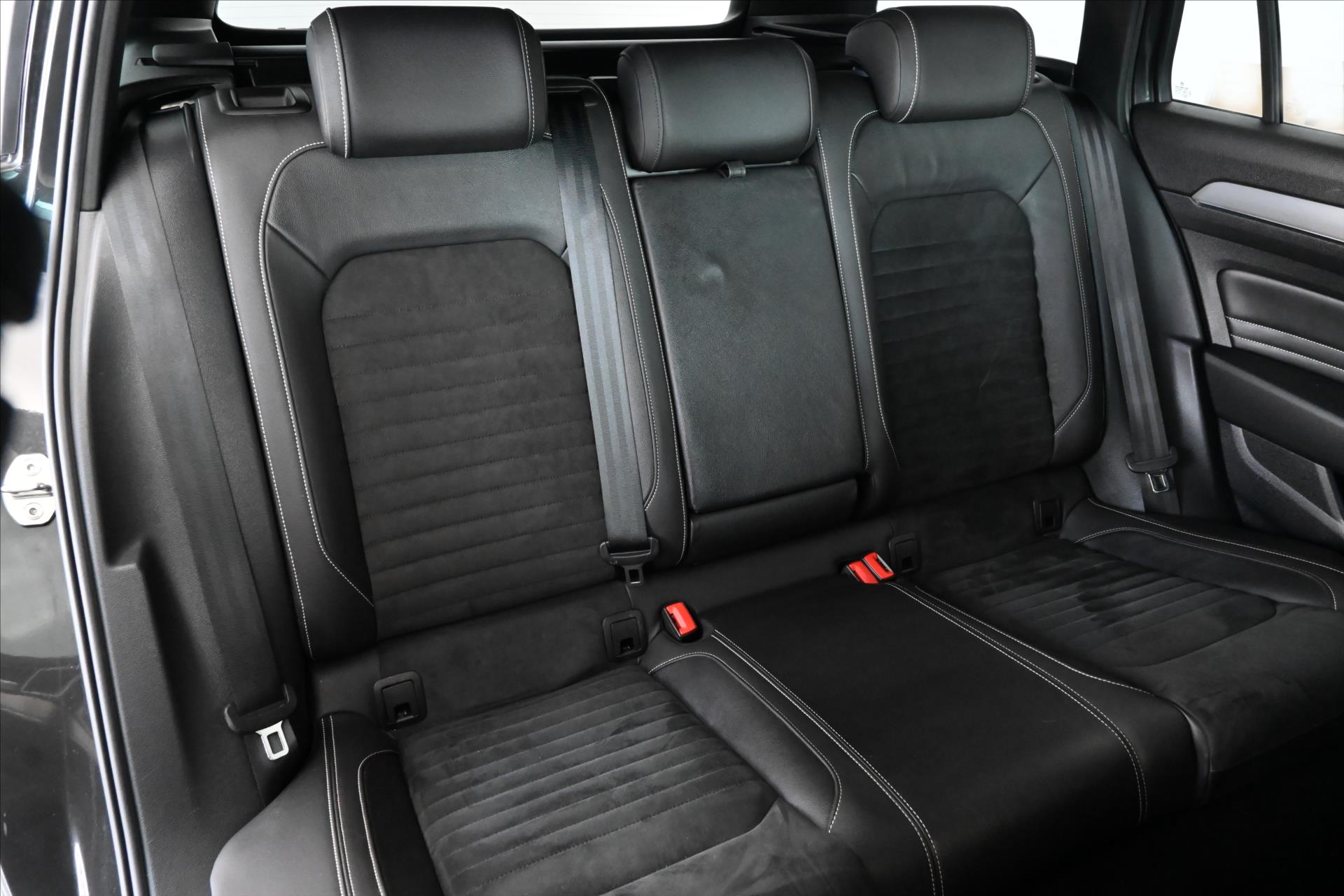 Hlavní fotografie vozu Volkswagen Passat 2,0 TDI 147 kW DSG Elegance Záruka až 5 let (29)