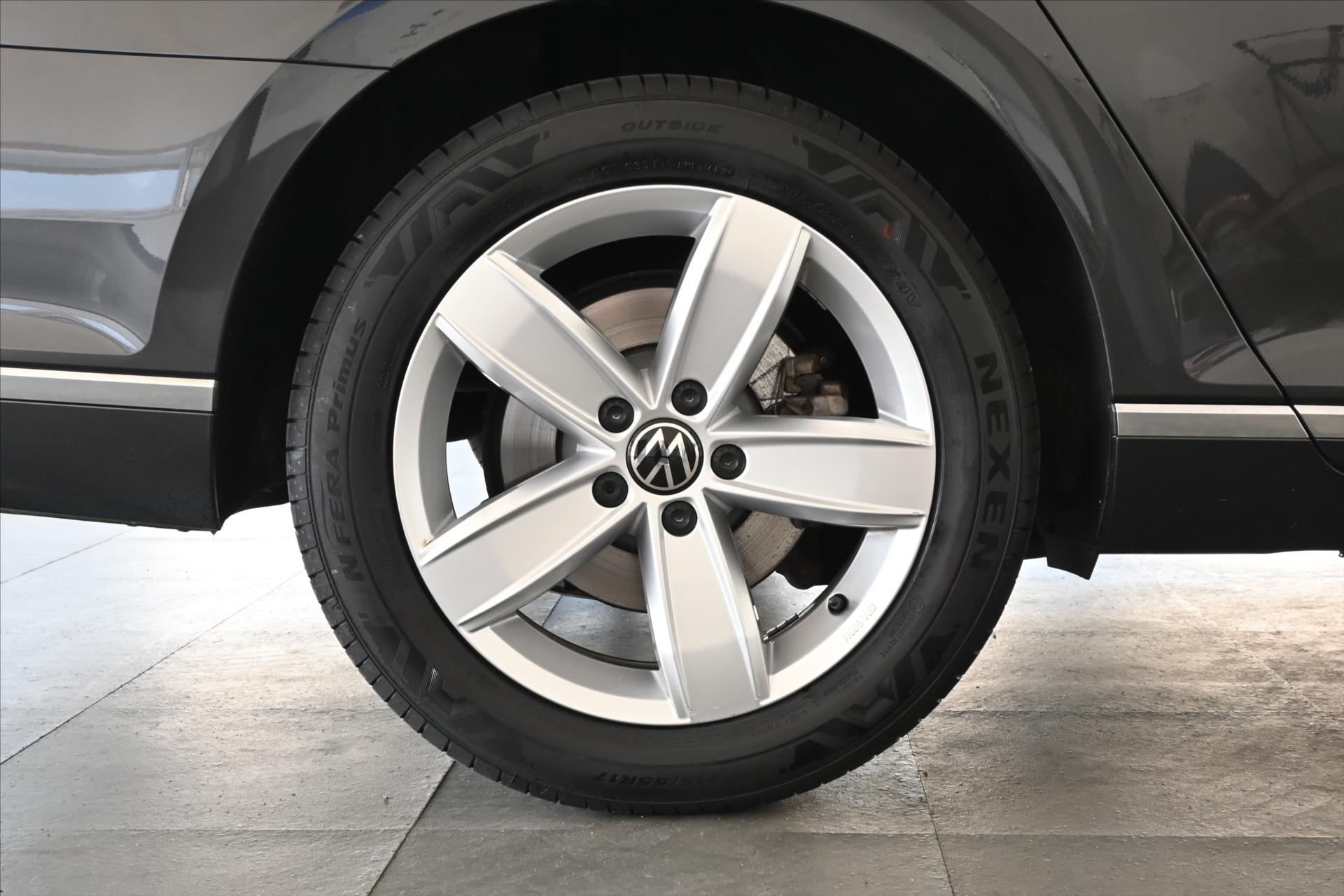 Hlavní fotografie vozu Volkswagen Passat 2,0 TDI 147 kW DSG Elegance Záruka až 5 let (34)