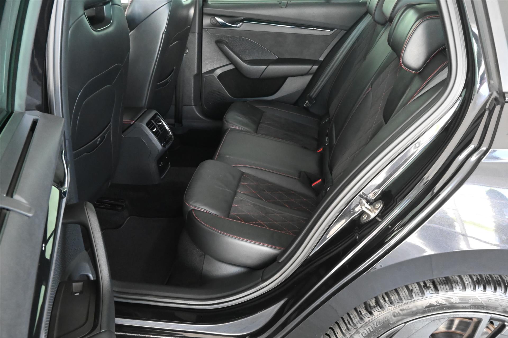 Main photo of the car Skoda Octavia 2.0 TDI RS 147 kW 4x4 DSG Warranty up to 5 years (11)