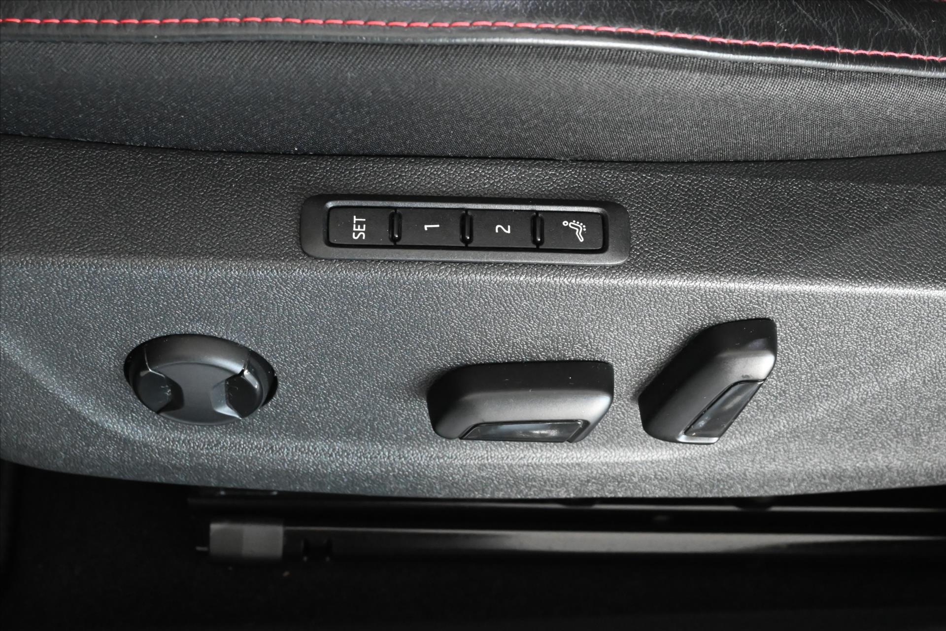 Main photo of the car Skoda Octavia 2.0 TDI RS 147 kW 4x4 DSG Warranty up to 5 years (33)