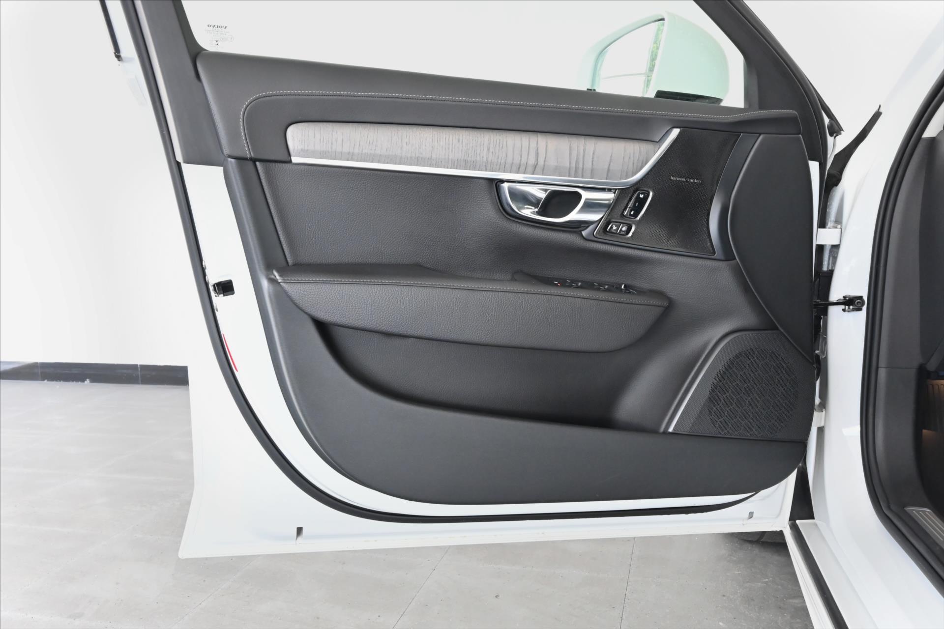 Main photo of the car Volvo S90 2.0 B4 145 kW AT8 Inscription Warranty up to 5 years (26)