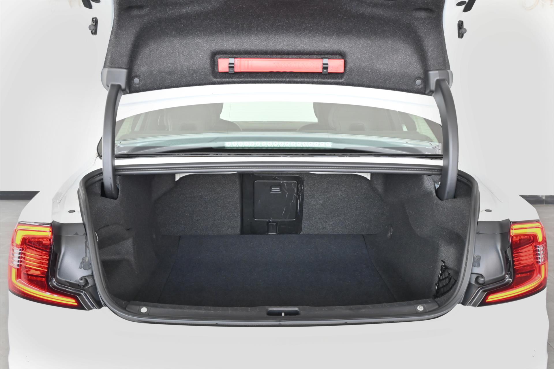 Main photo of the car Volvo S90 2.0 B4 145 kW AT8 Inscription Warranty up to 5 years (7)