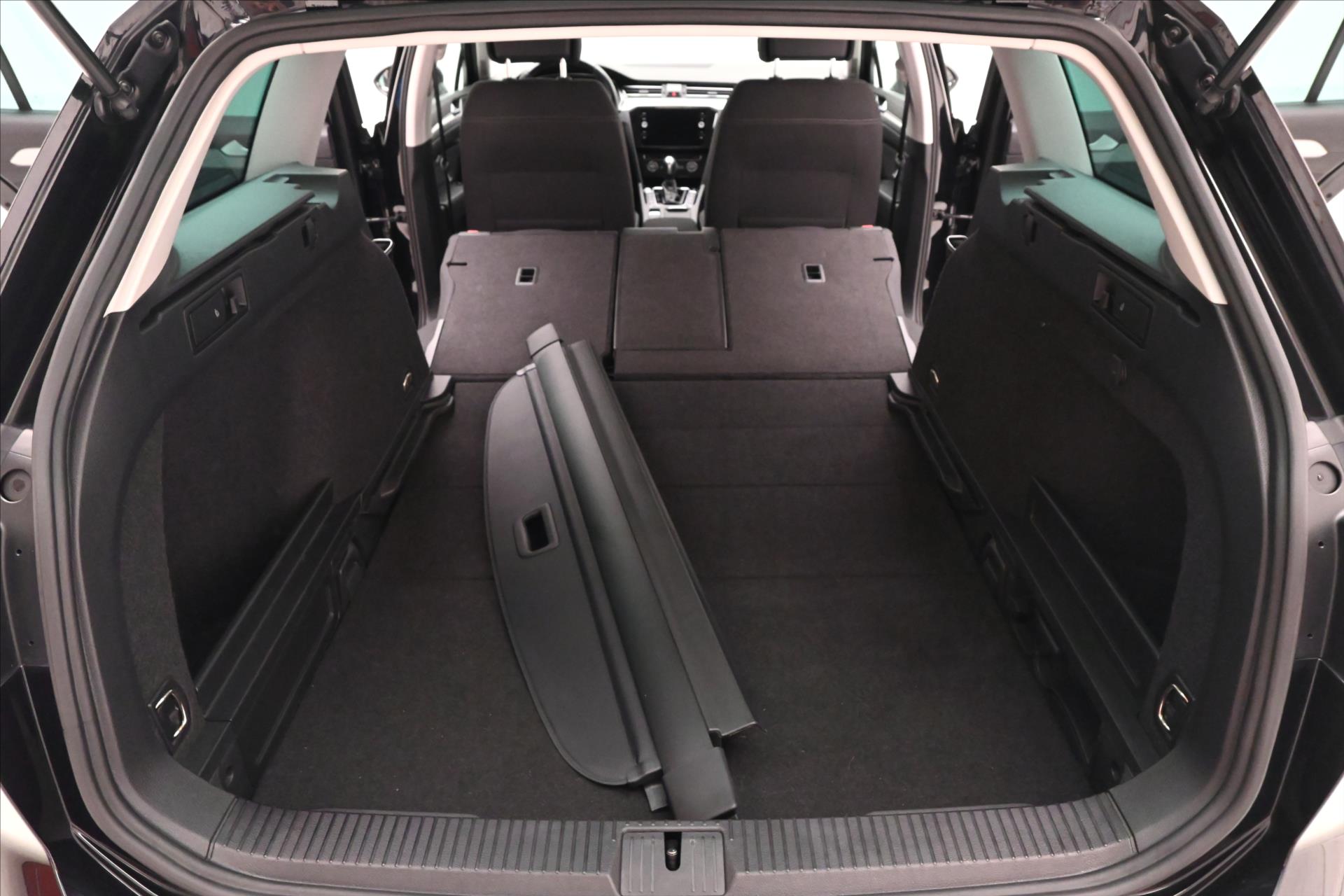 Main photo of the car Volkswagen Passat 2.0 TDI 140 kW DSG Business Warranty up to 5 years (11)