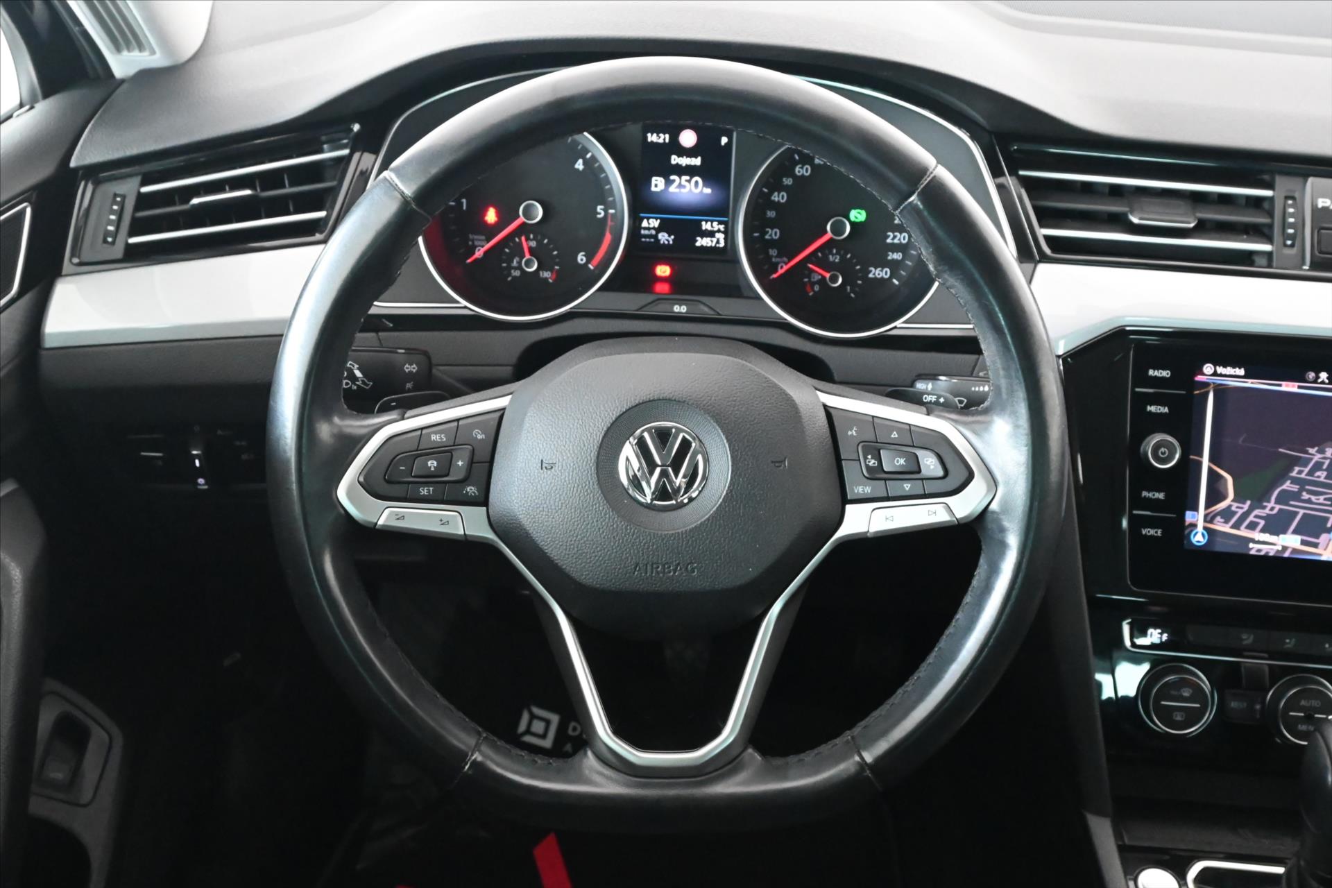 Hlavní fotografie vozu Volkswagen Passat 2,0 TDI 140 kW DSG Business Záruka až 5 let (17)