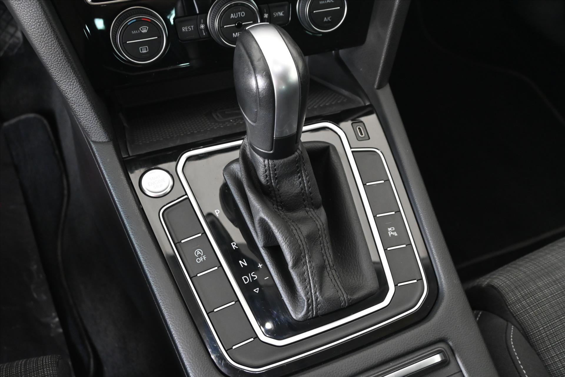 Hlavní fotografie vozu Volkswagen Passat 2,0 TDI 140 kW DSG Business Záruka až 5 let (24)