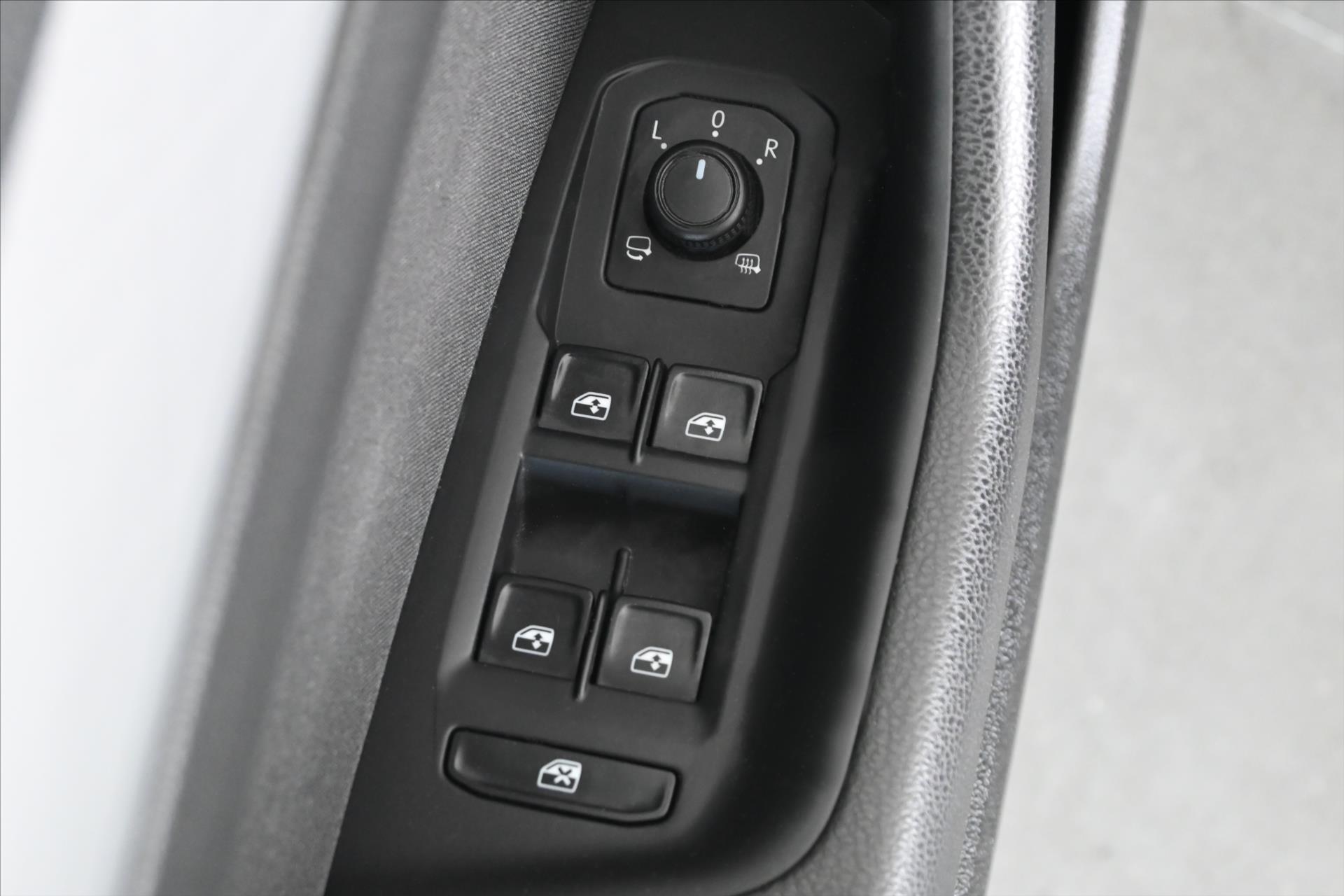 Hlavní fotografie vozu Volkswagen Passat 2,0 TDI 140 kW DSG Business Záruka až 5 let (27)