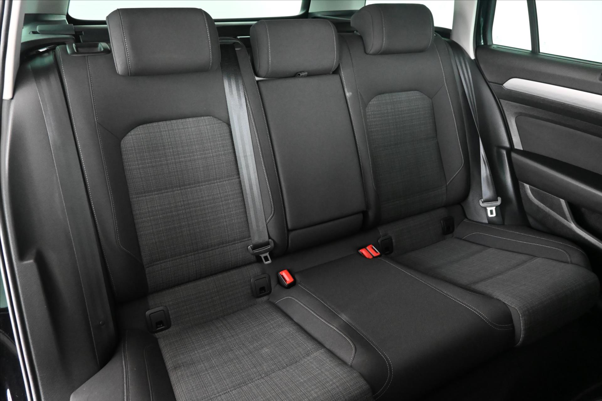 Hlavní fotografie vozu Volkswagen Passat 2,0 TDI 140 kW DSG Business Záruka až 5 let (29)