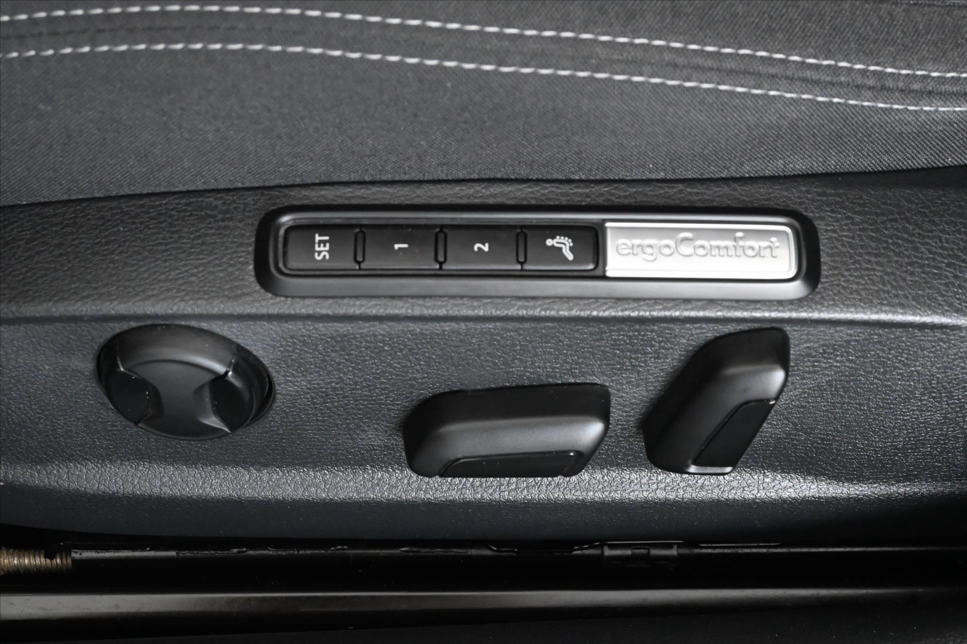 Hlavní fotografie vozu Volkswagen Passat 2,0 TDI 140 kW DSG Business Záruka až 5 let (30)