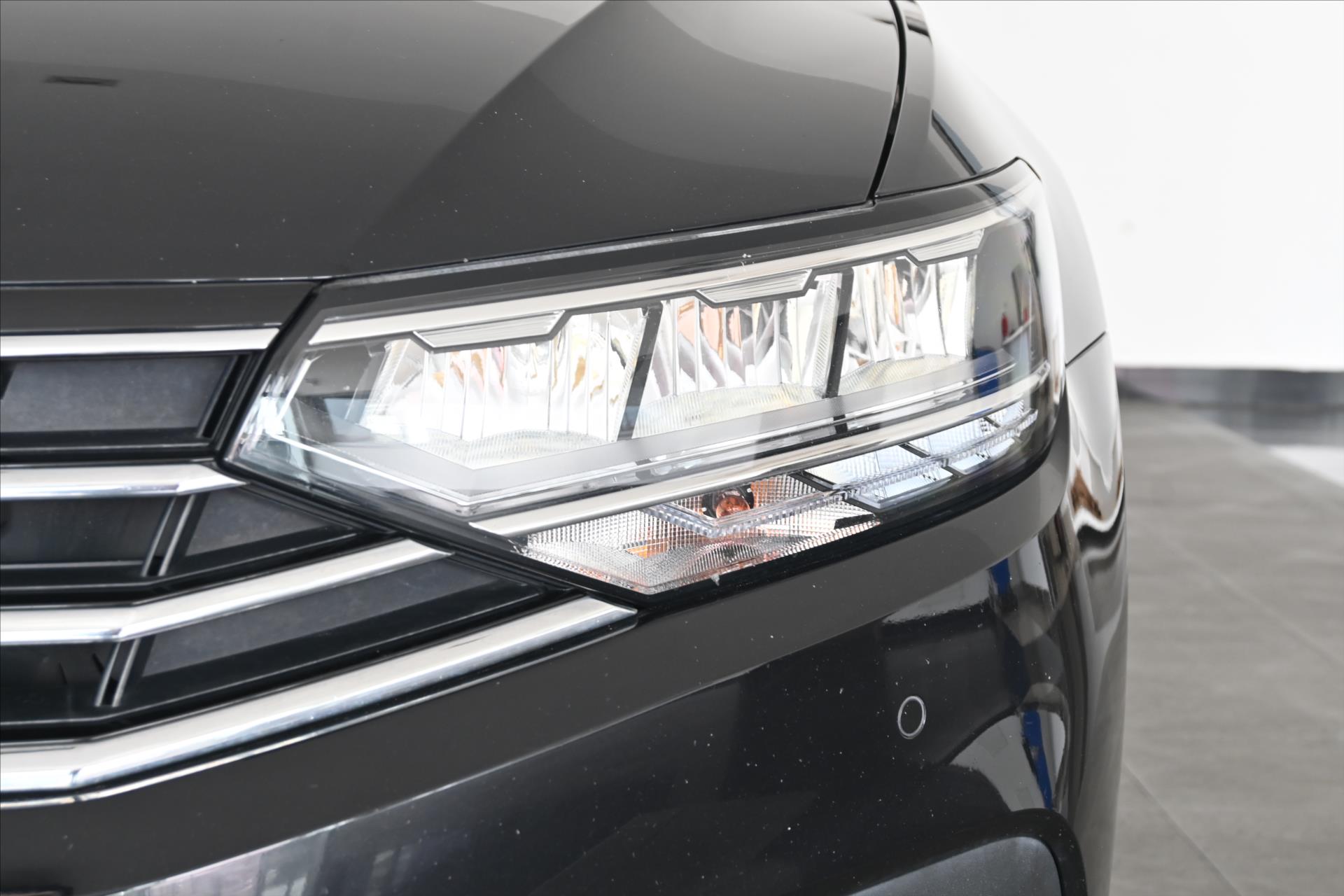 Hlavní fotografie vozu Volkswagen Passat 2,0 TDI 140 kW DSG Business Záruka až 5 let (31)